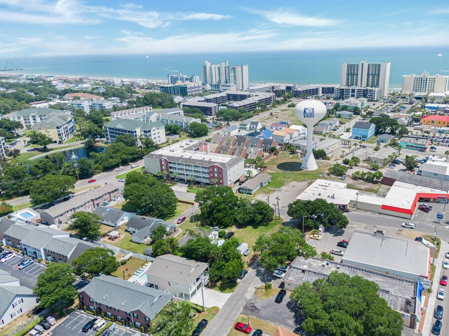Hibiscus Hideaway Walk to Beach and Main Street