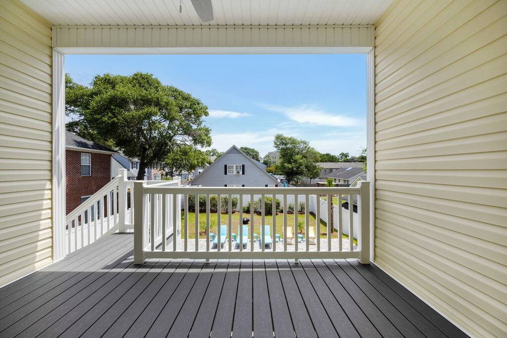 Hibiscus Hideaway Walk to Beach and Main Street