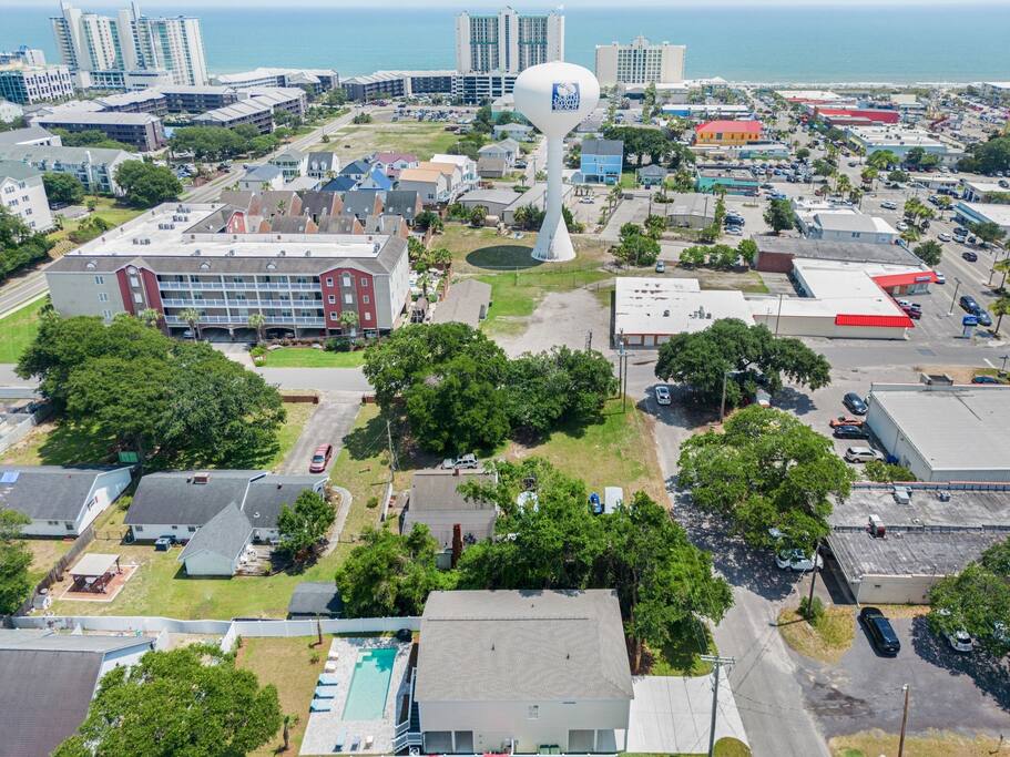 Hibiscus Hideaway Walk to Beach and Main Street
