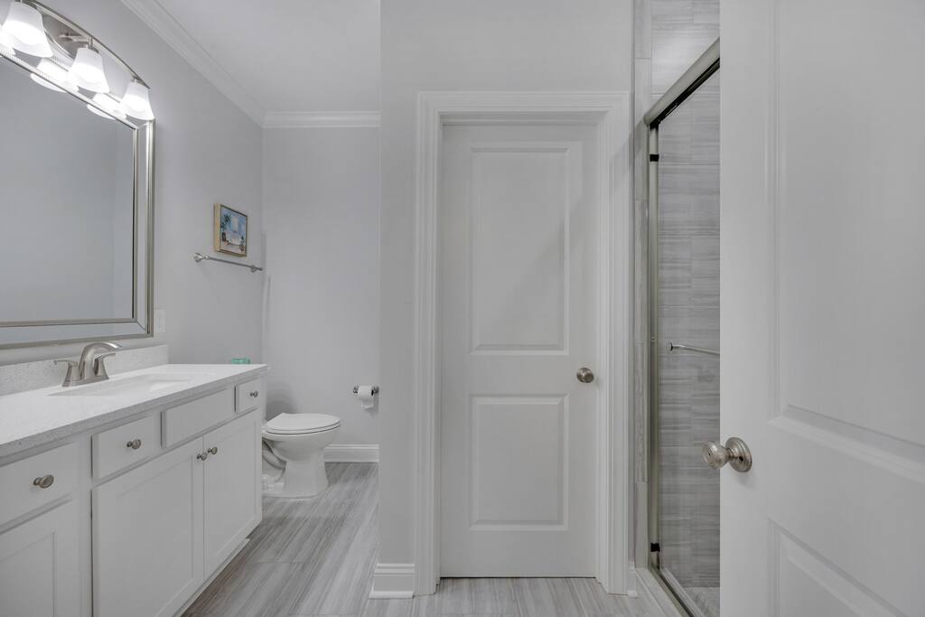 Hibiscus Hideaway Walk to Beach and Main Street