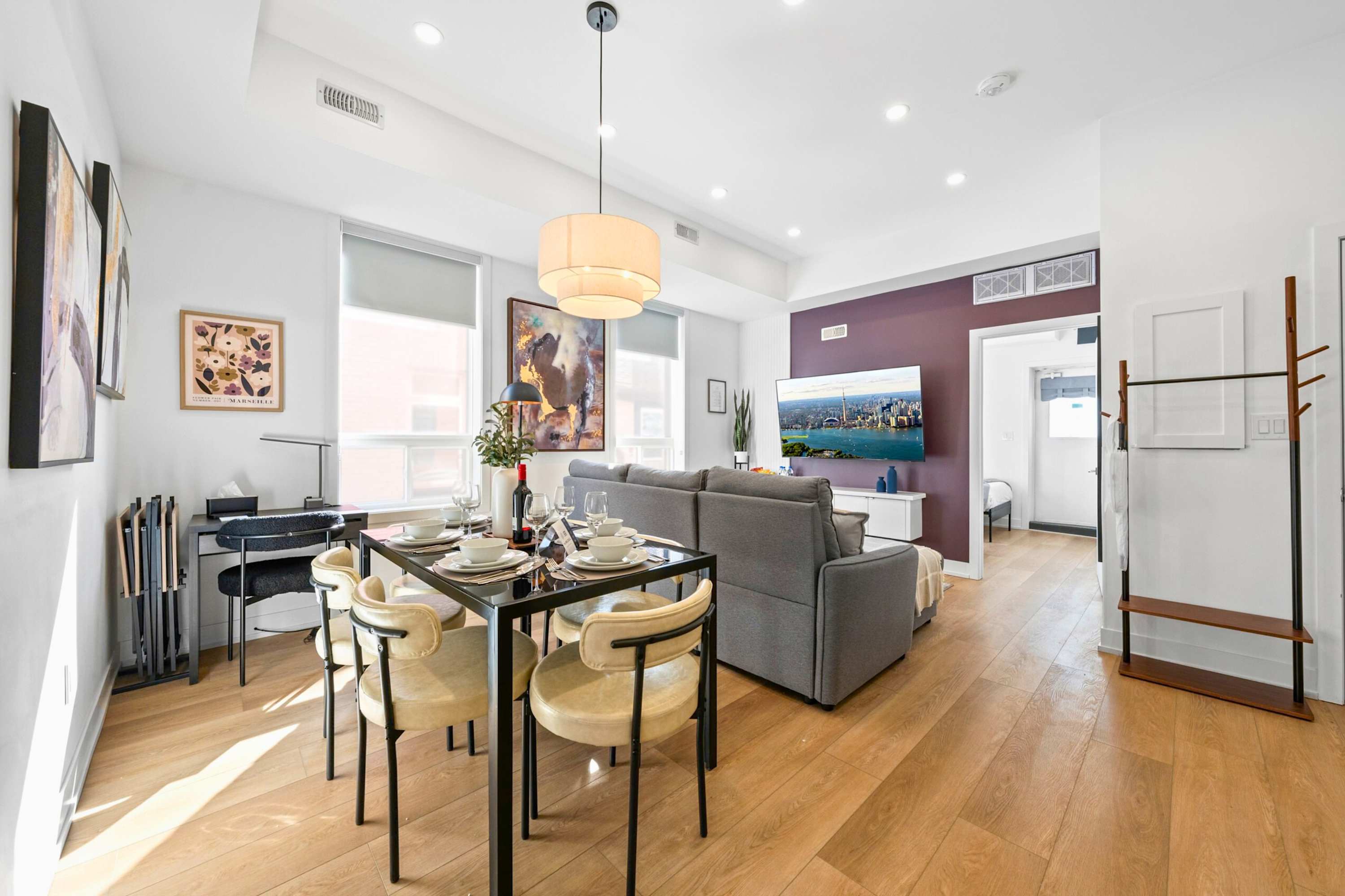 The McCaul by Casa Hotels Modern Group Suite