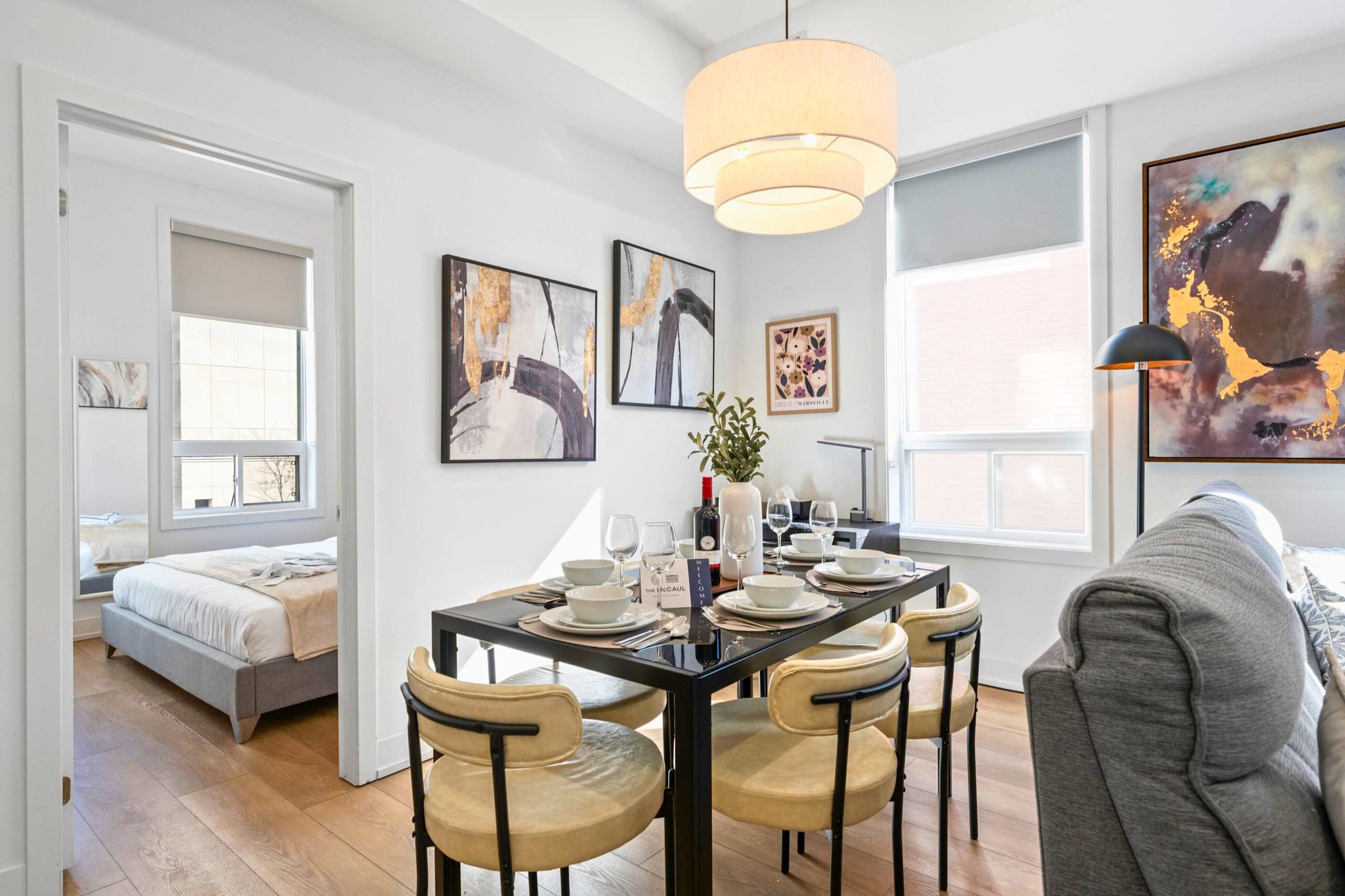 Large capacity dining table.