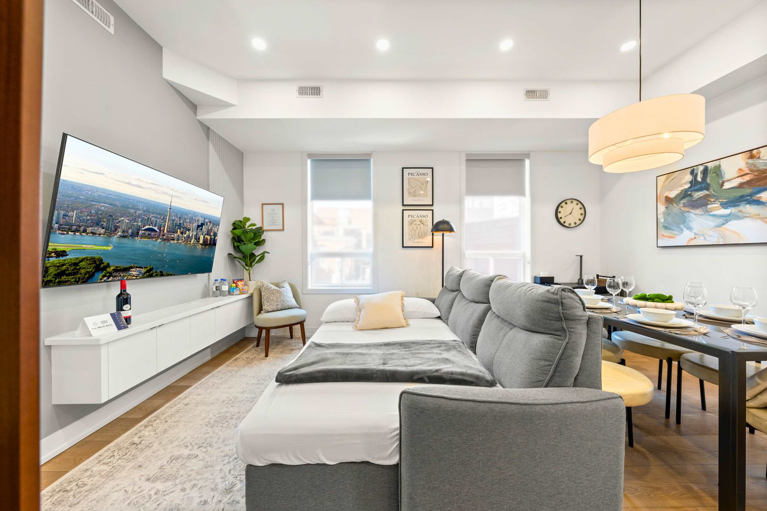 The McCaul by Casa Hotels Spacious Group Suite | Photo 11