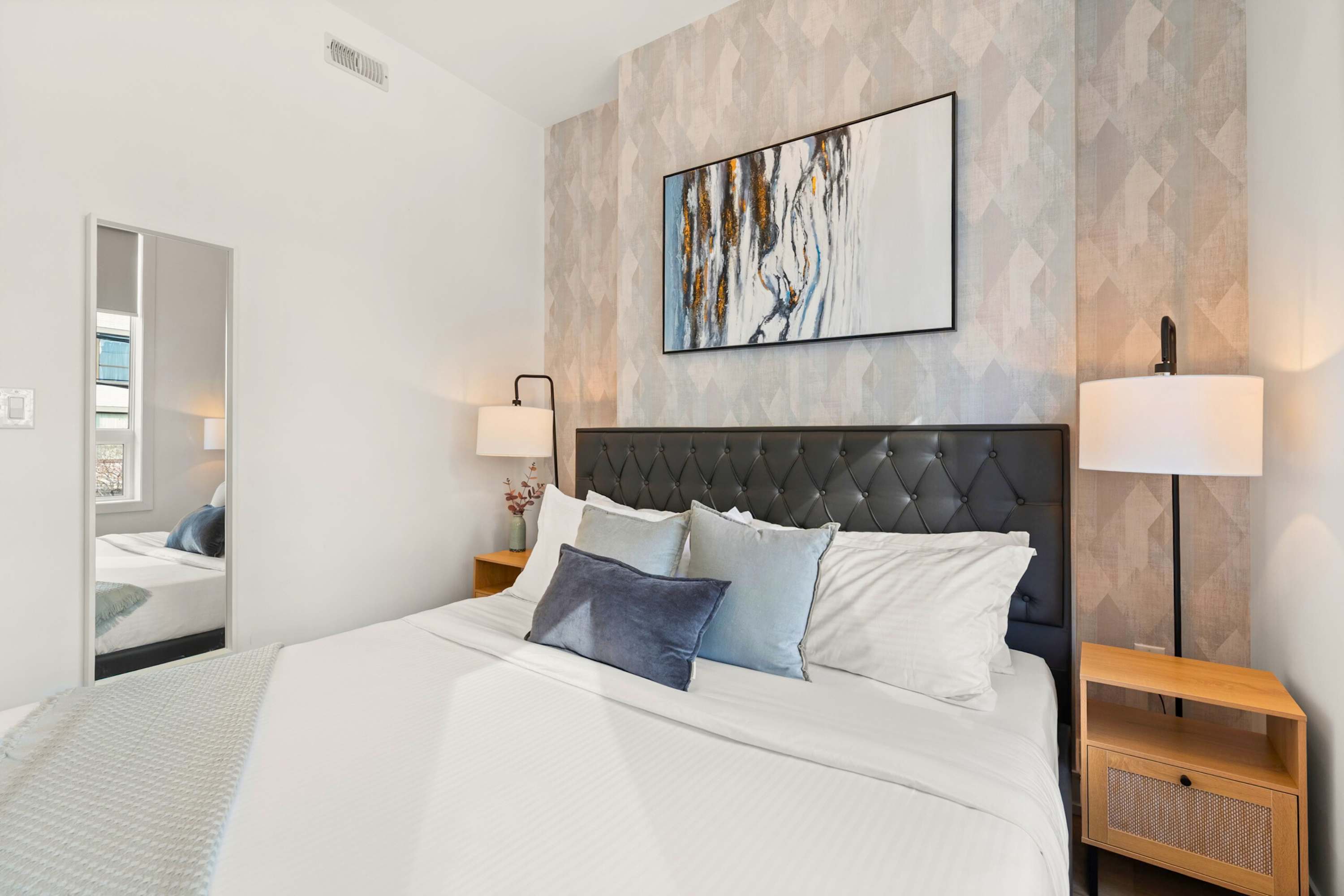 The McCaul by Casa Hotels Spacious Group Suite | Photo 19
