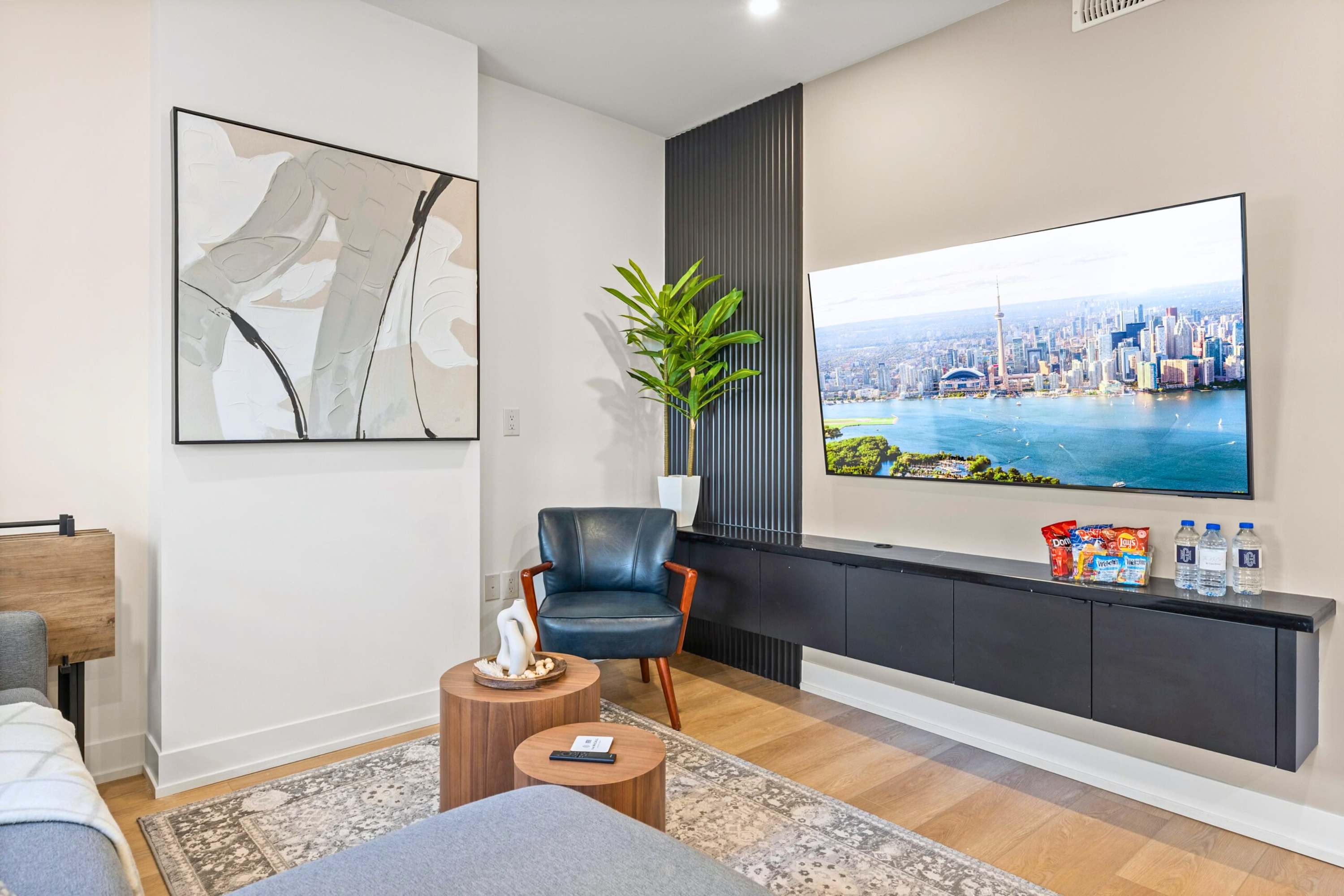 The McCaul by Casa Hotels Unbeatable Location 2