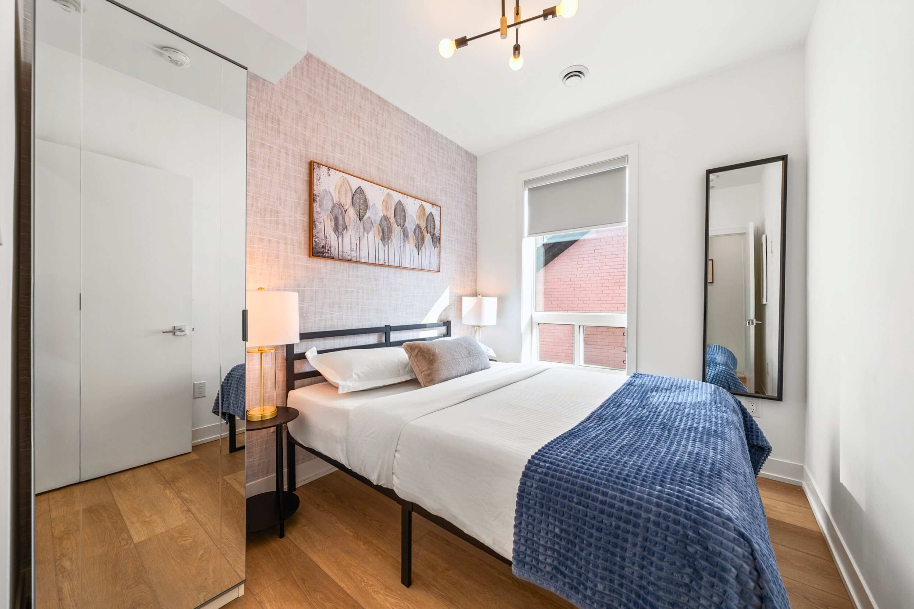 The McCaul by Casa Hotels Unbeatable Location 5