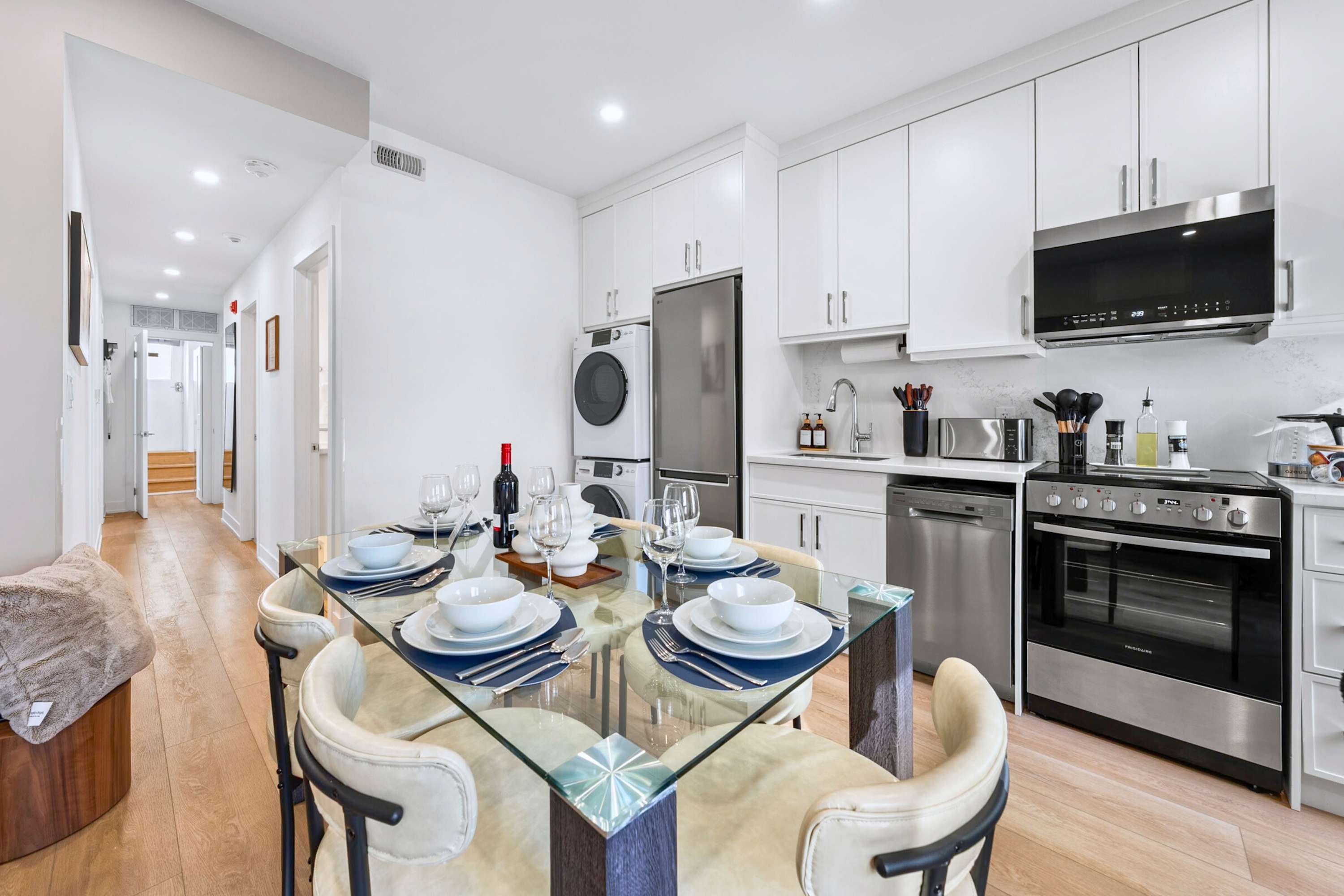 The McCaul by Casa Hotels Unbeatable Location | Photo 10