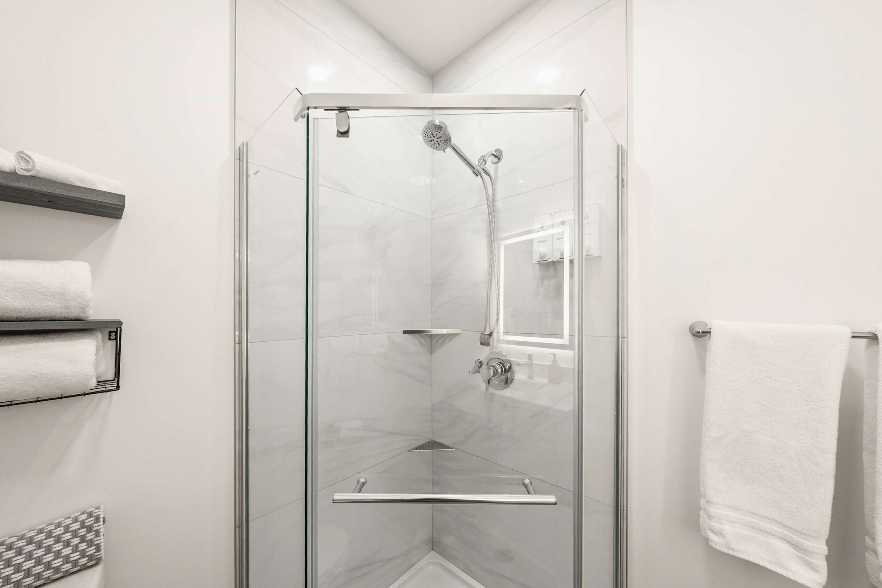 The McCaul by Casa Hotels Unbeatable Location | Photo 21