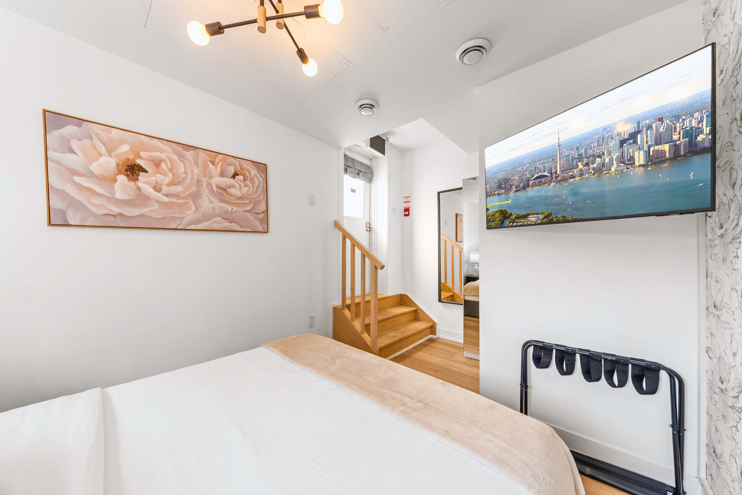 The McCaul by Casa Hotels Unbeatable Location | Photo 28