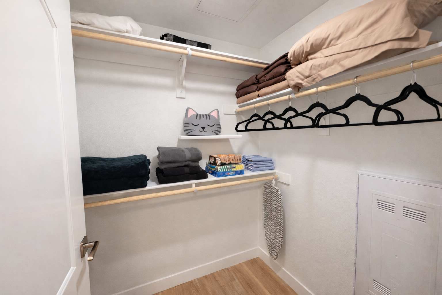 Designer Apartment w/ Pool & Gym 10 Min to Disney