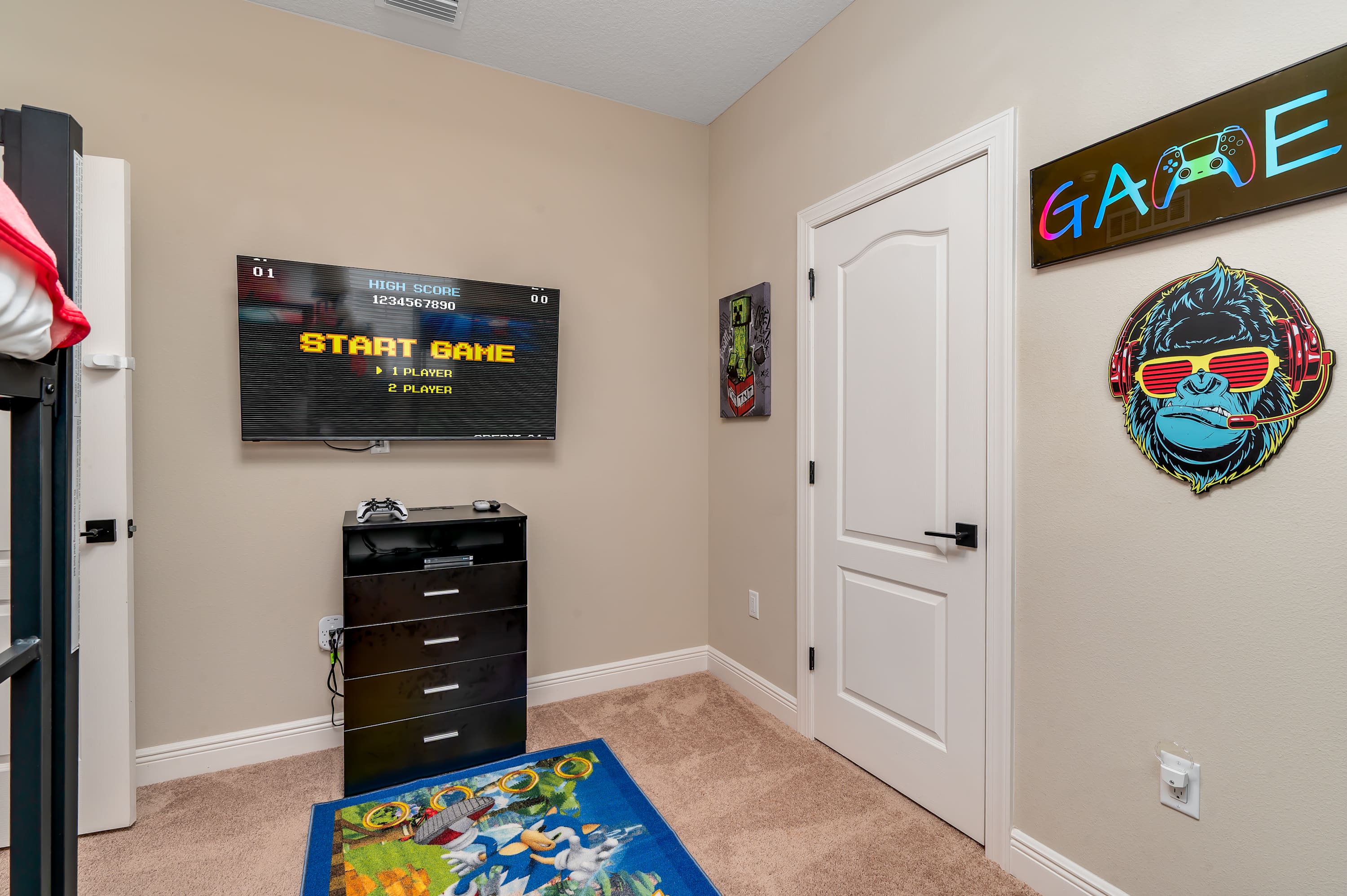 Spacious single level home with patio & kitchen