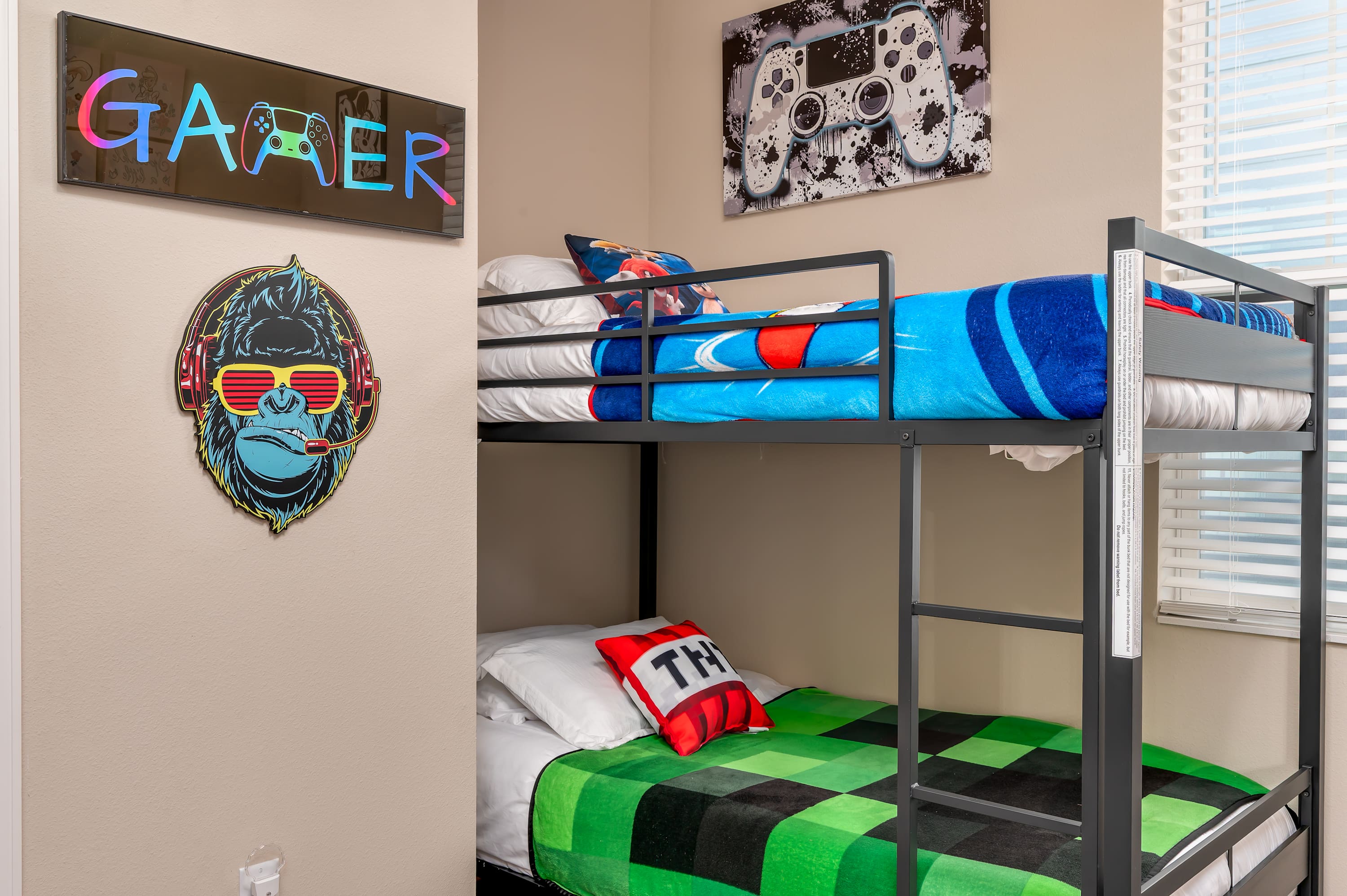 Spacious single level home with patio & kitchen