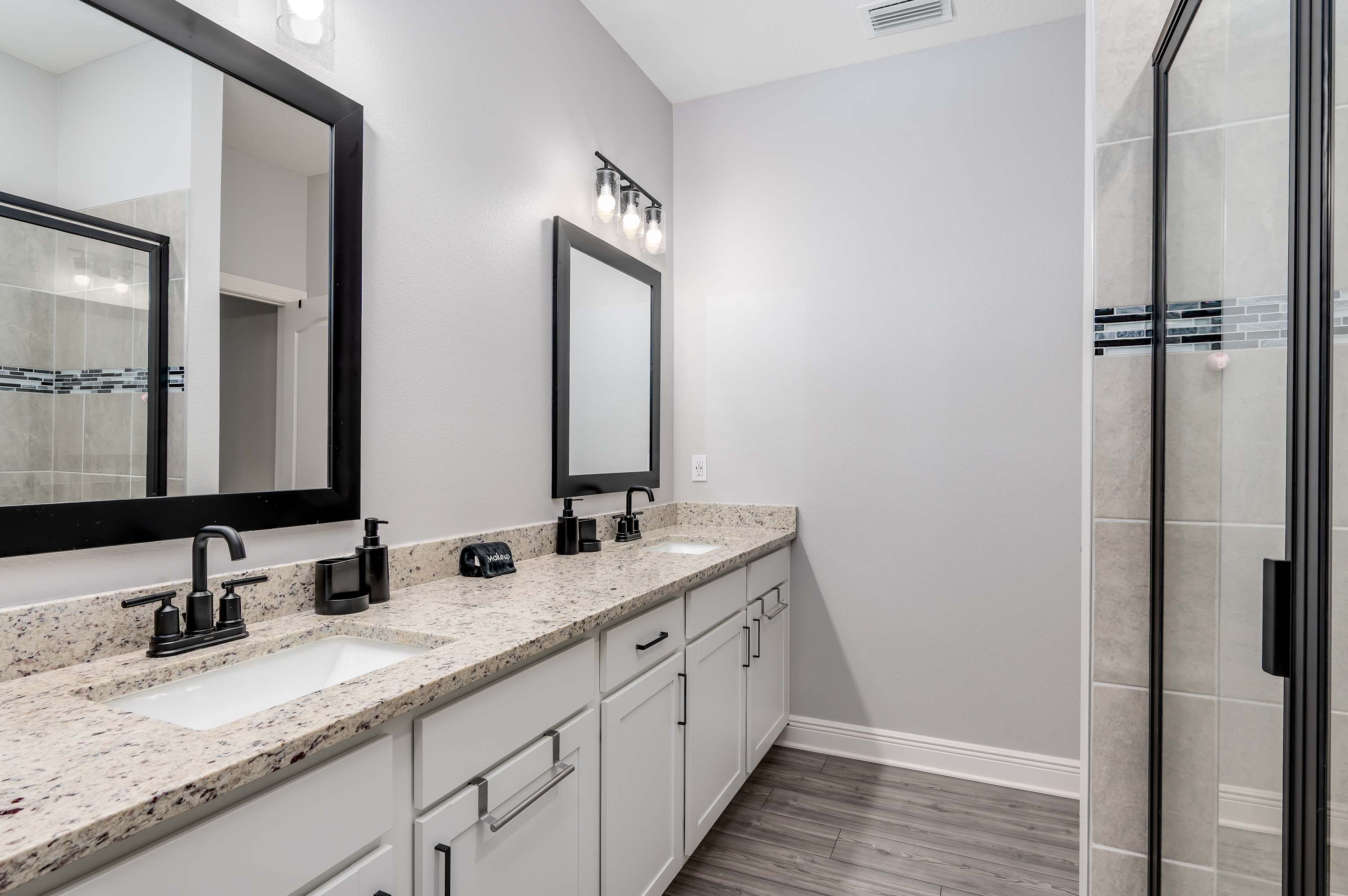 Spacious single level home with patio & kitchen