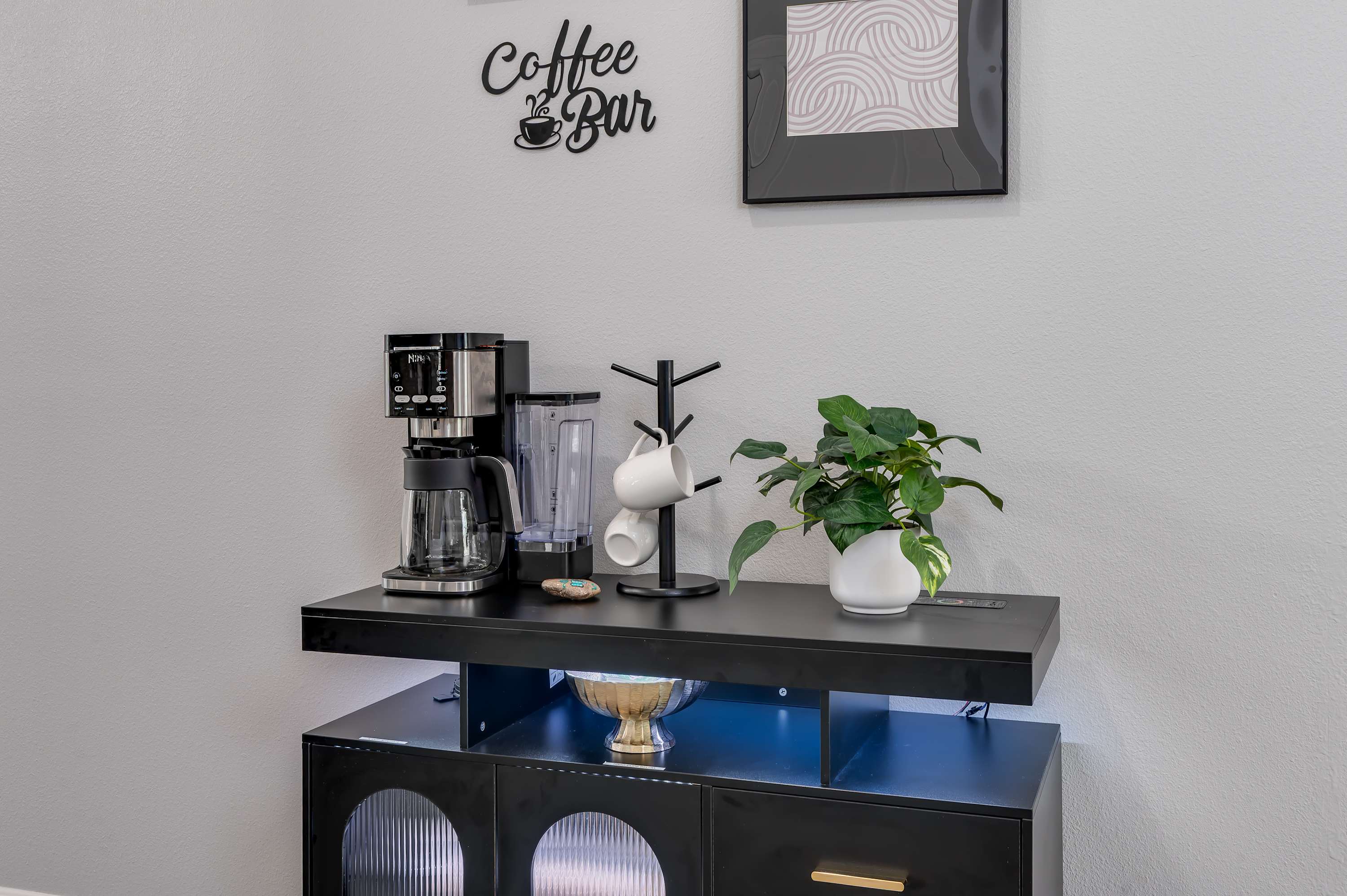 Spacious single level home with patio & kitchen