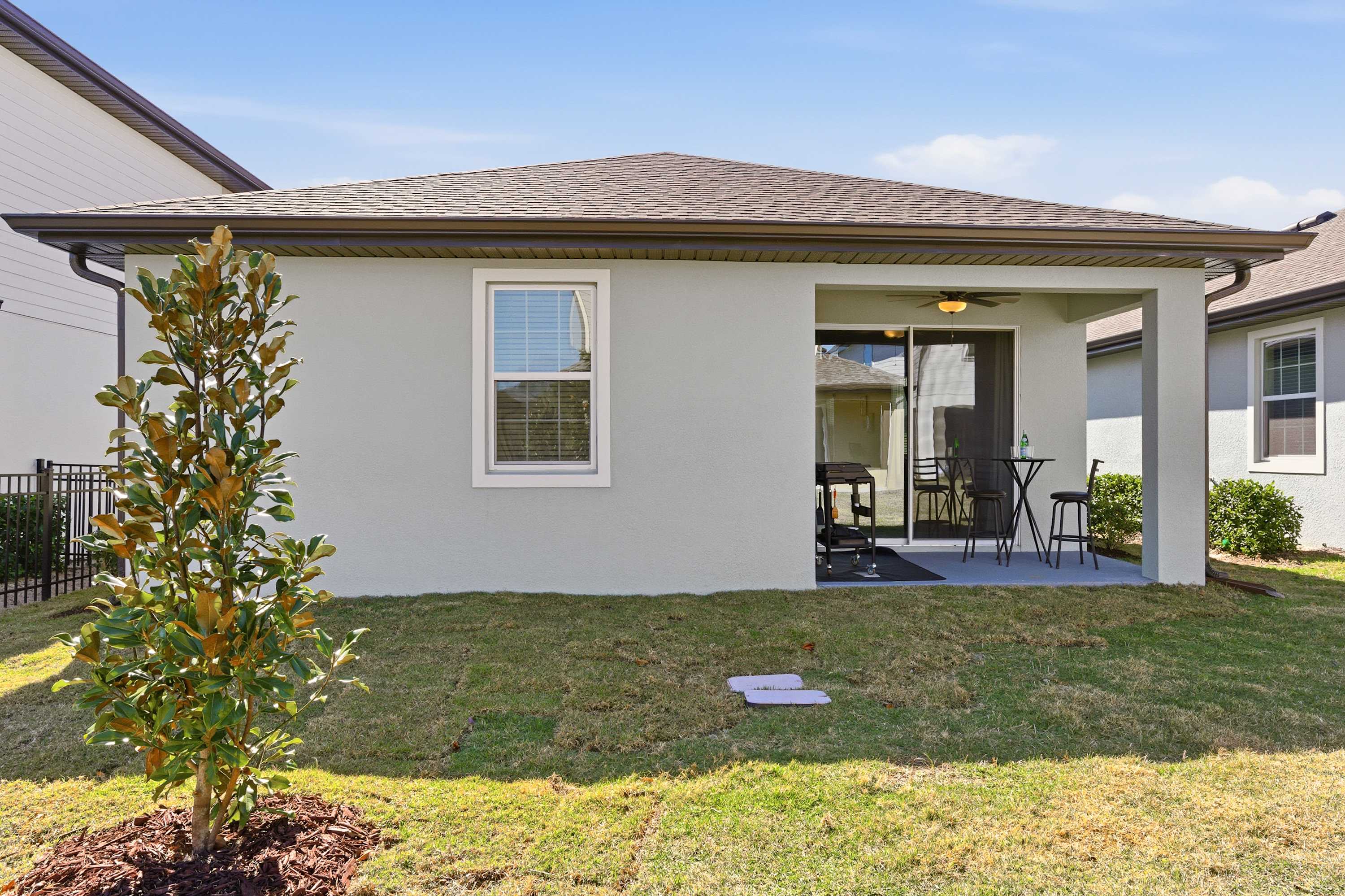 Spacious single level home with patio & kitchen