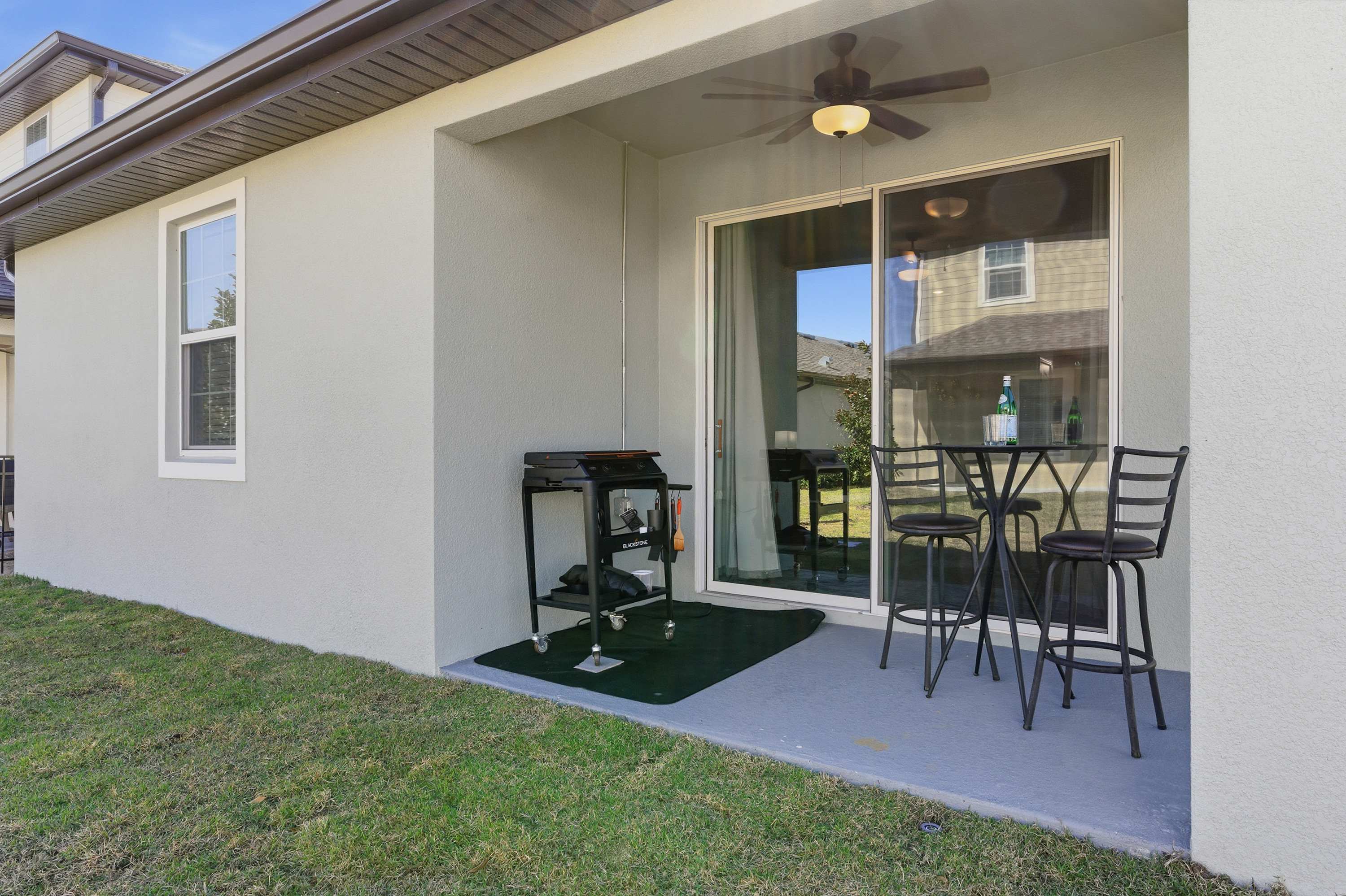 Spacious single level home with patio & kitchen