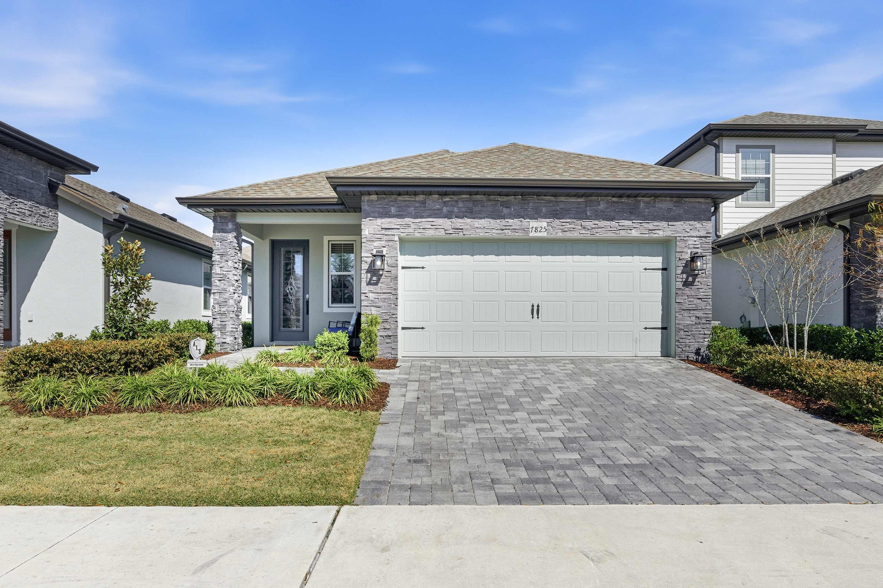 Spacious single level home with patio & kitchen