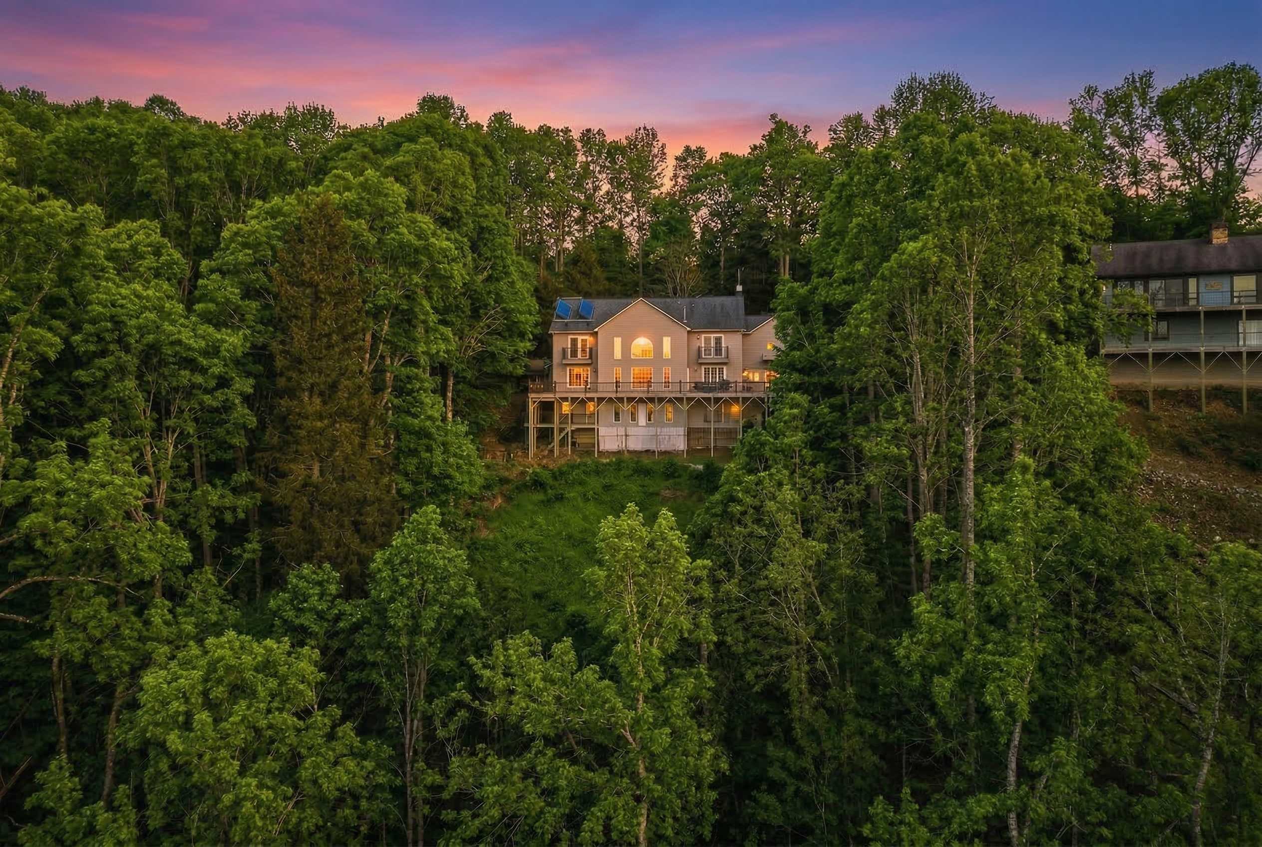 Mtn View - Sleeps 18 - Game Room - Hot Tub - Grill — Asheville, NC — vacation rental