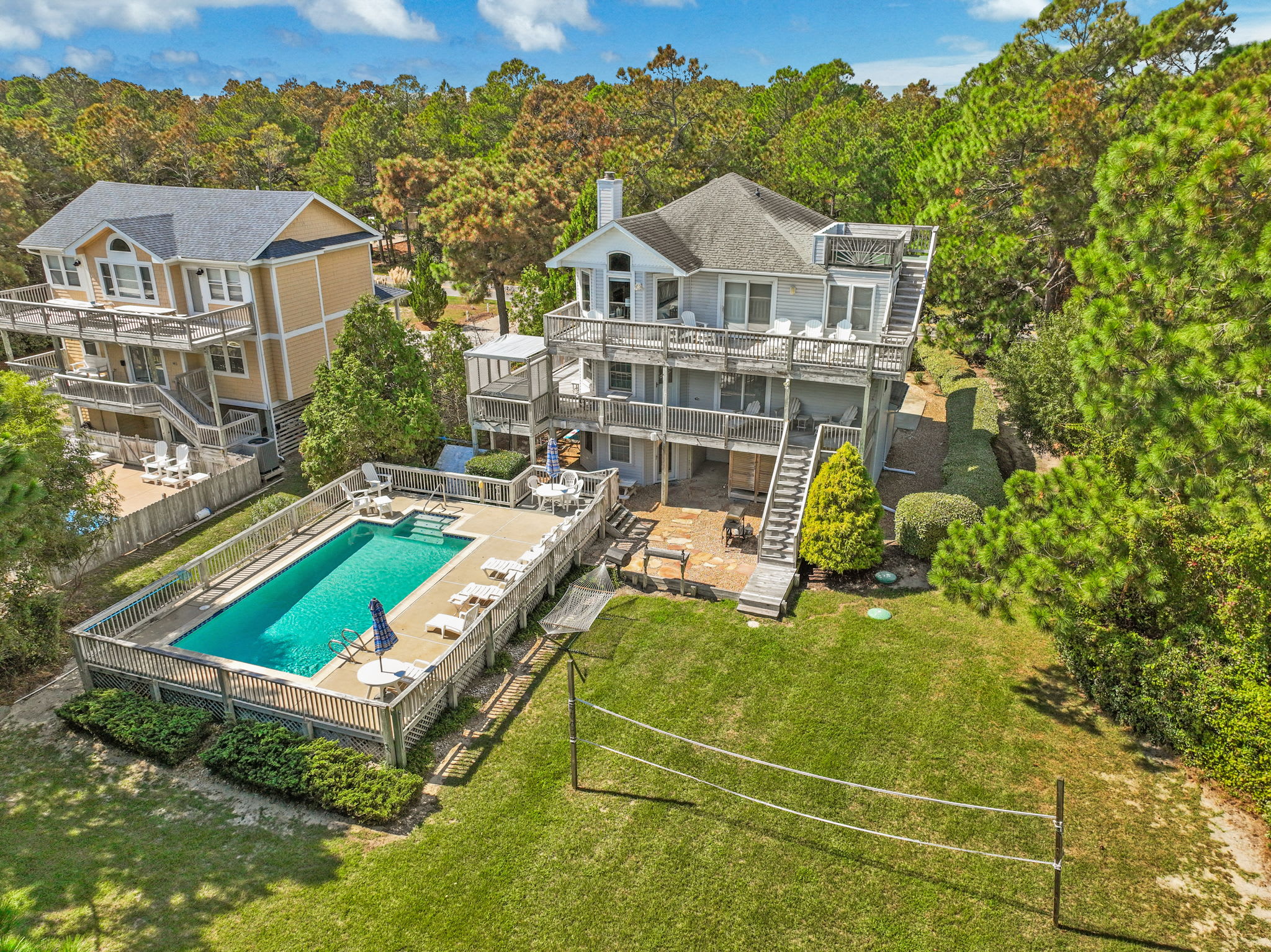 Whalehead Gem with Pool, Hot Tub, Steps to Beach!