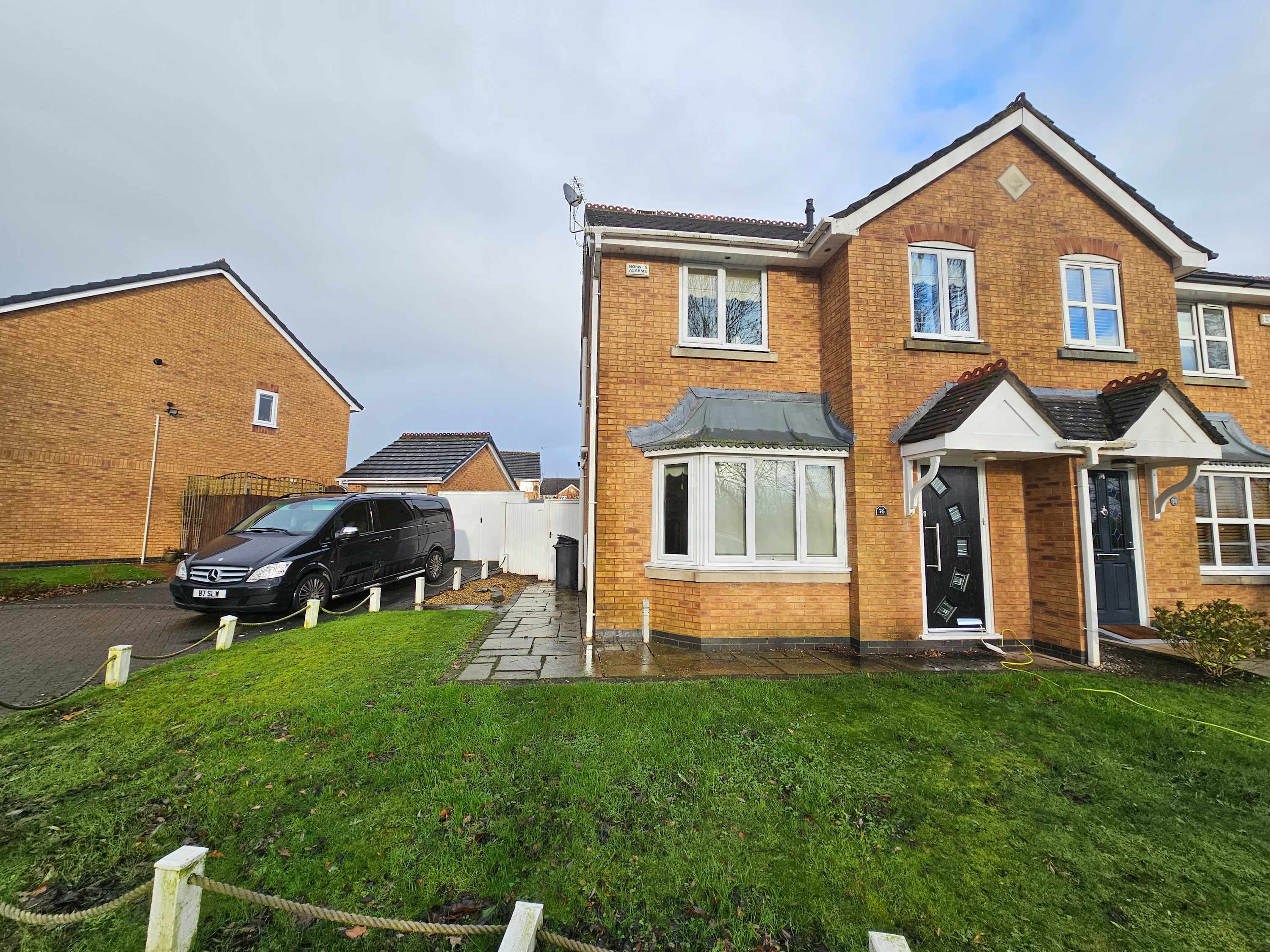 Foxley: Contractor 4-bed with parking & WIFI by Hosterooo