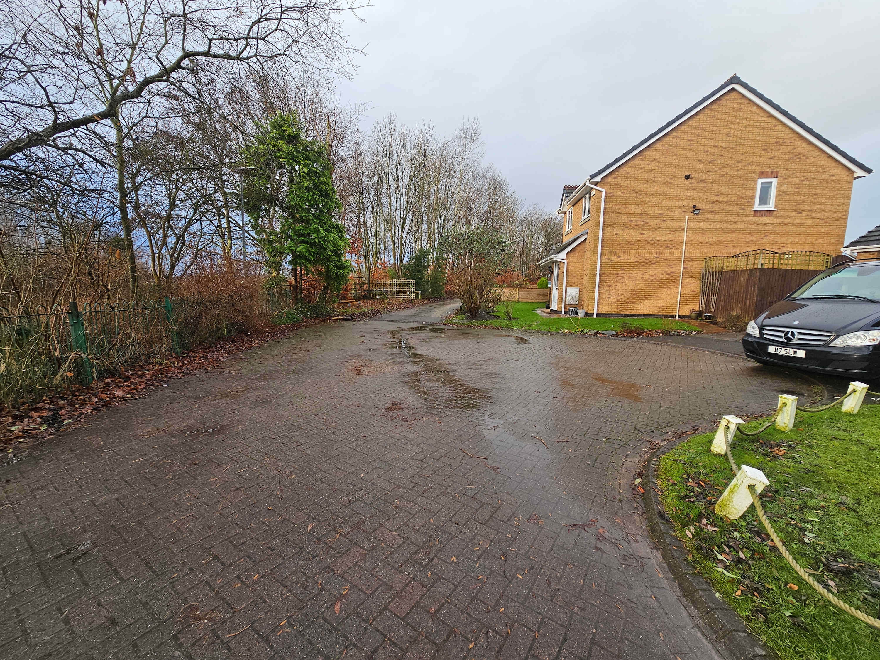 Foxley: Contractor 4-bed with parking & WIFI by Hosterooo