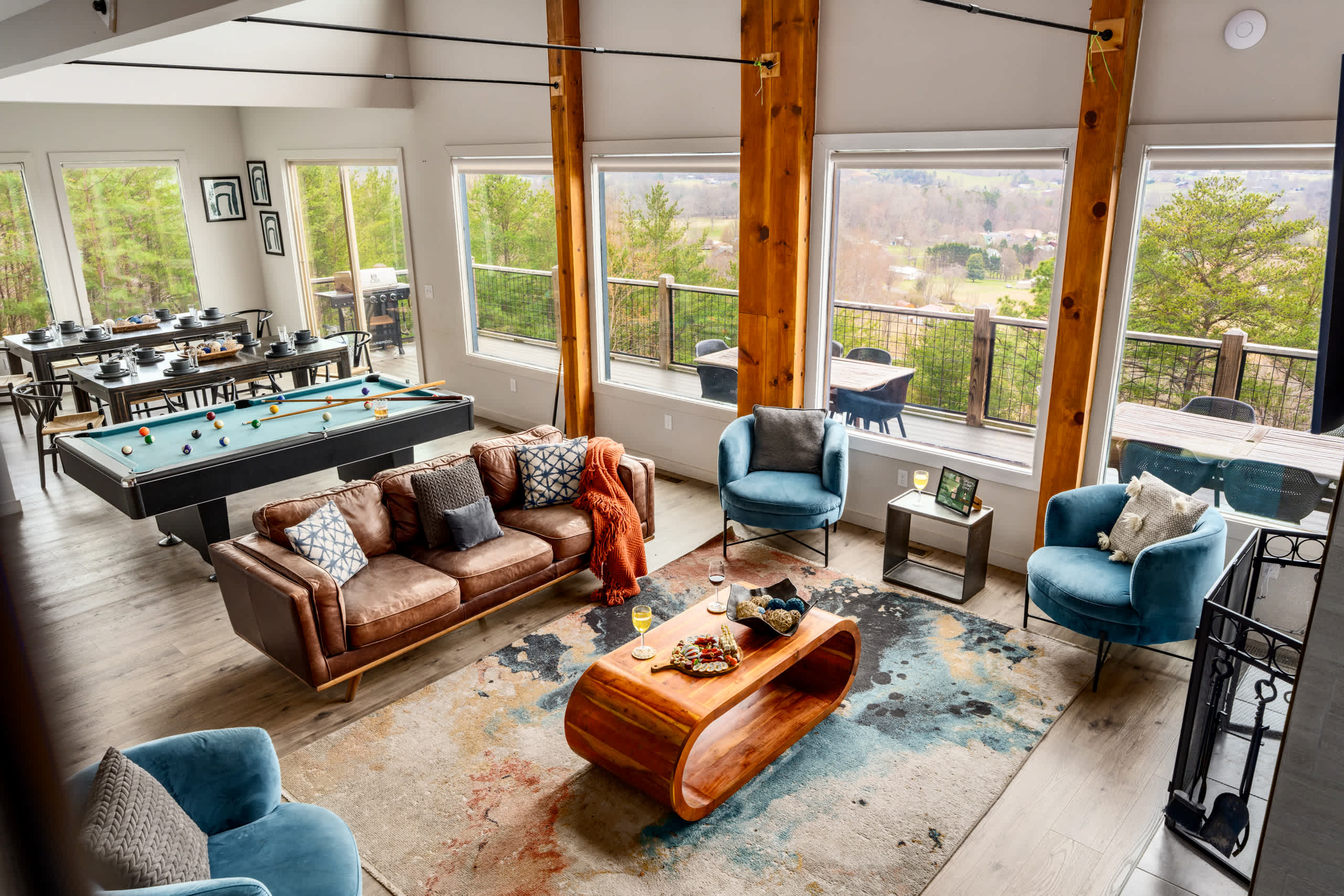 Amazing Chalet with Hot Tub & Game Room