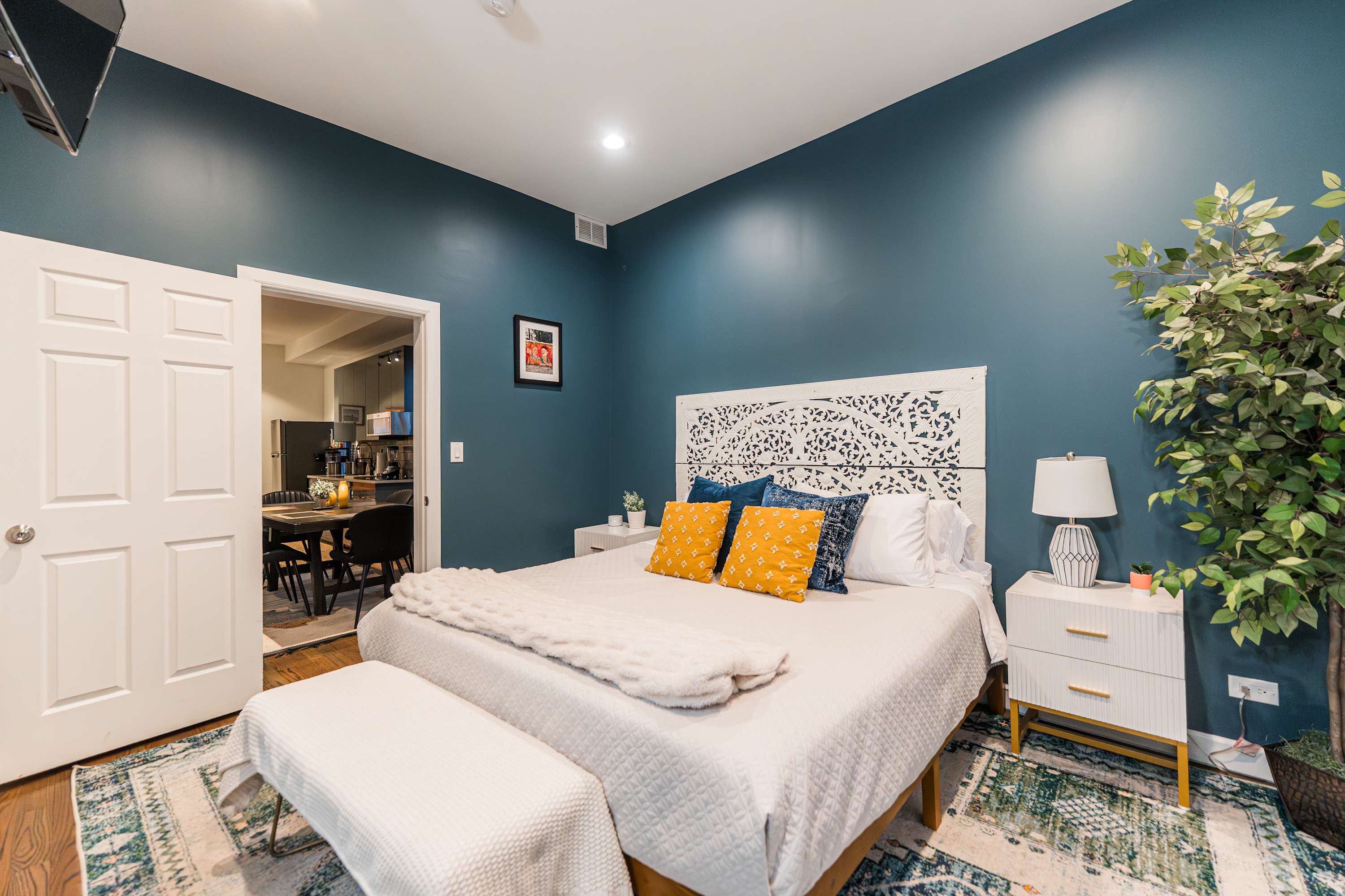 Charming & Comfy Gem ~ 10 Mins To Downtown ~Patio! - Şikago, IL