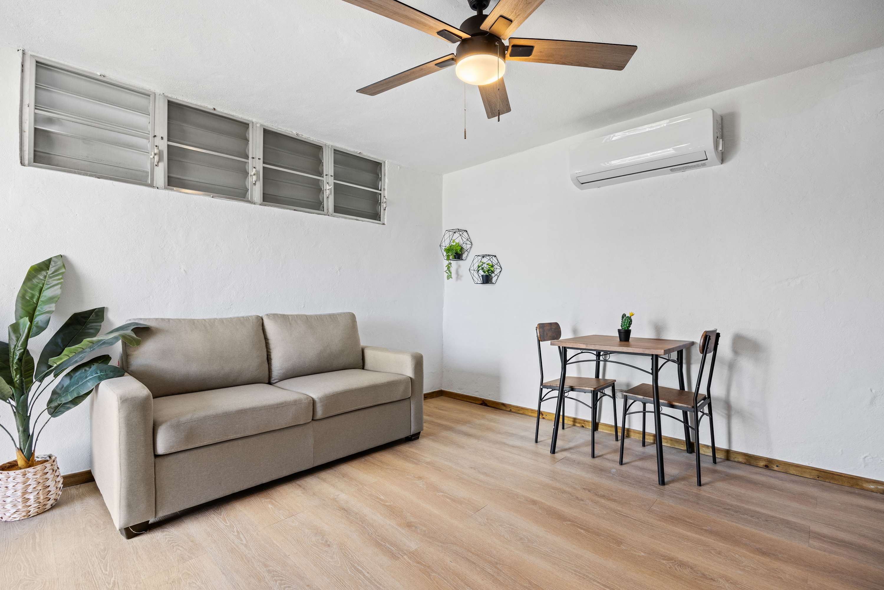 Modern Loft | Near Airport | Free parking