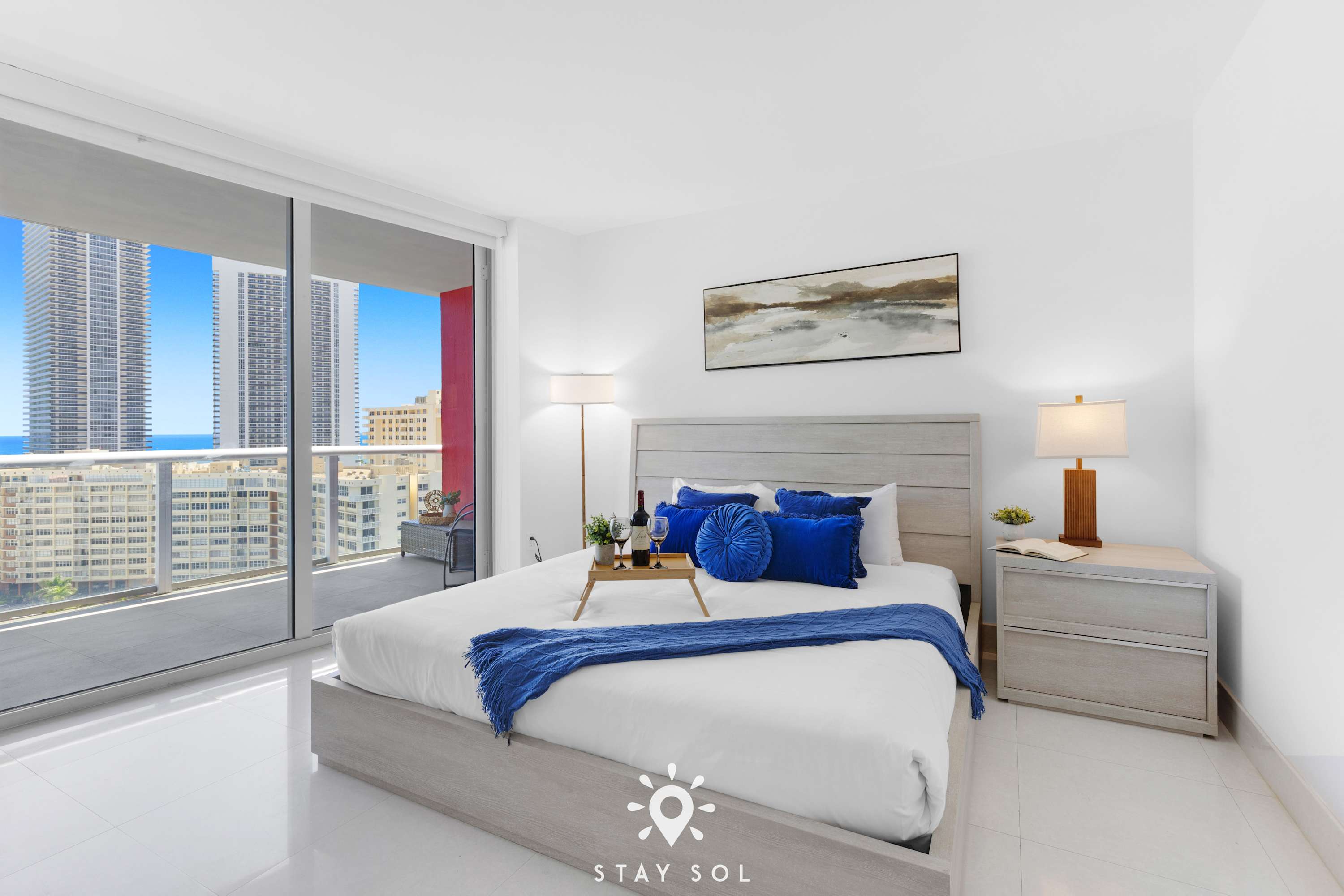 Beautiful Apt w/ Private Balcony + Incredible Pool