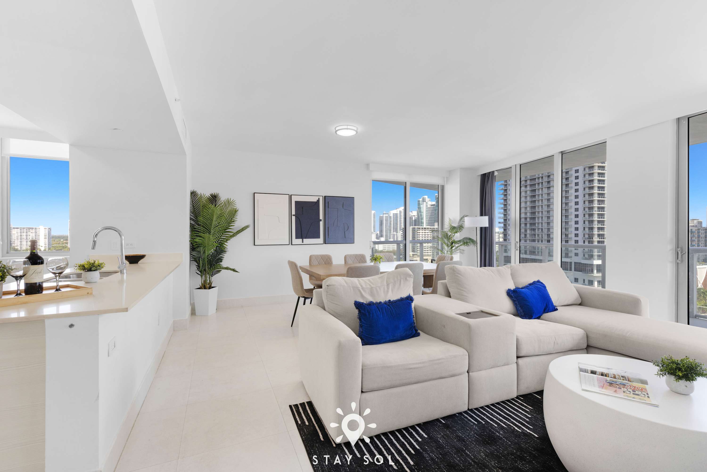 Beautiful Apt w/ Private Balcony + Incredible Pool