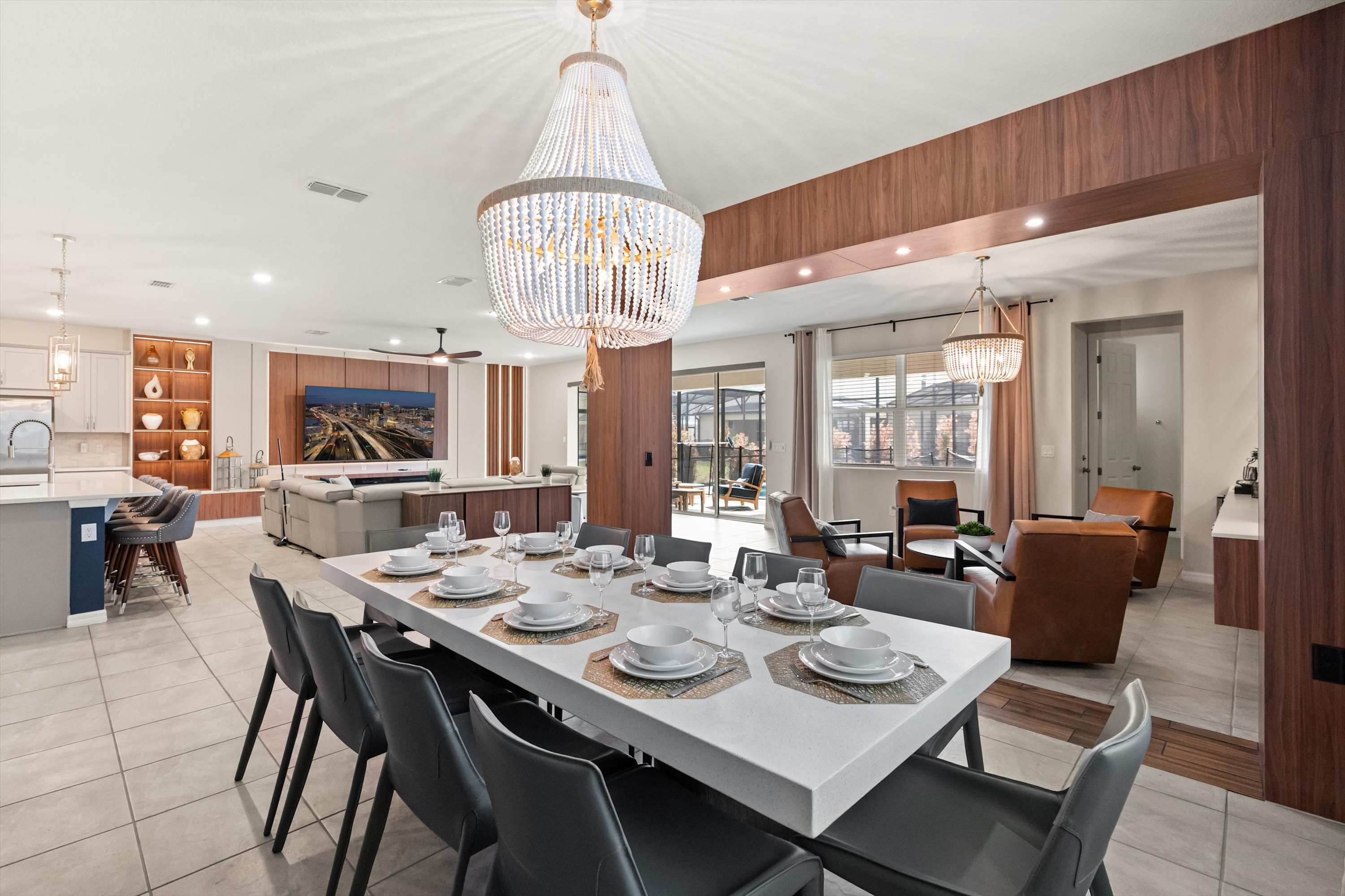 Open dining space, perfect for family dinners and group celebrations.