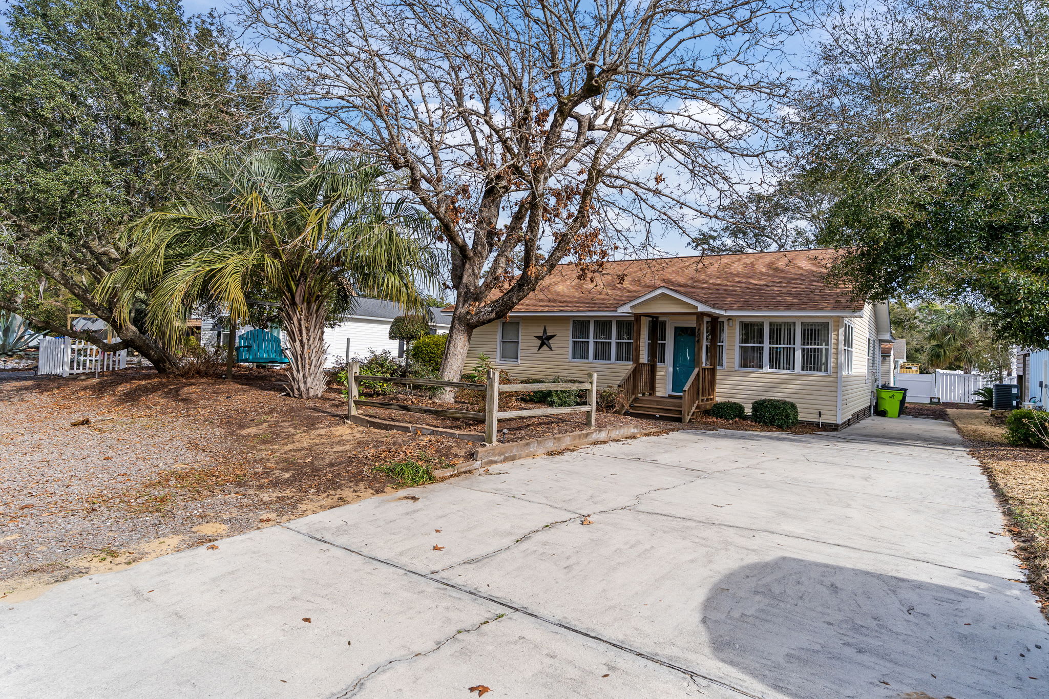 NE 38th Street Dog Friendly Star Spangled Manor | Photo 10