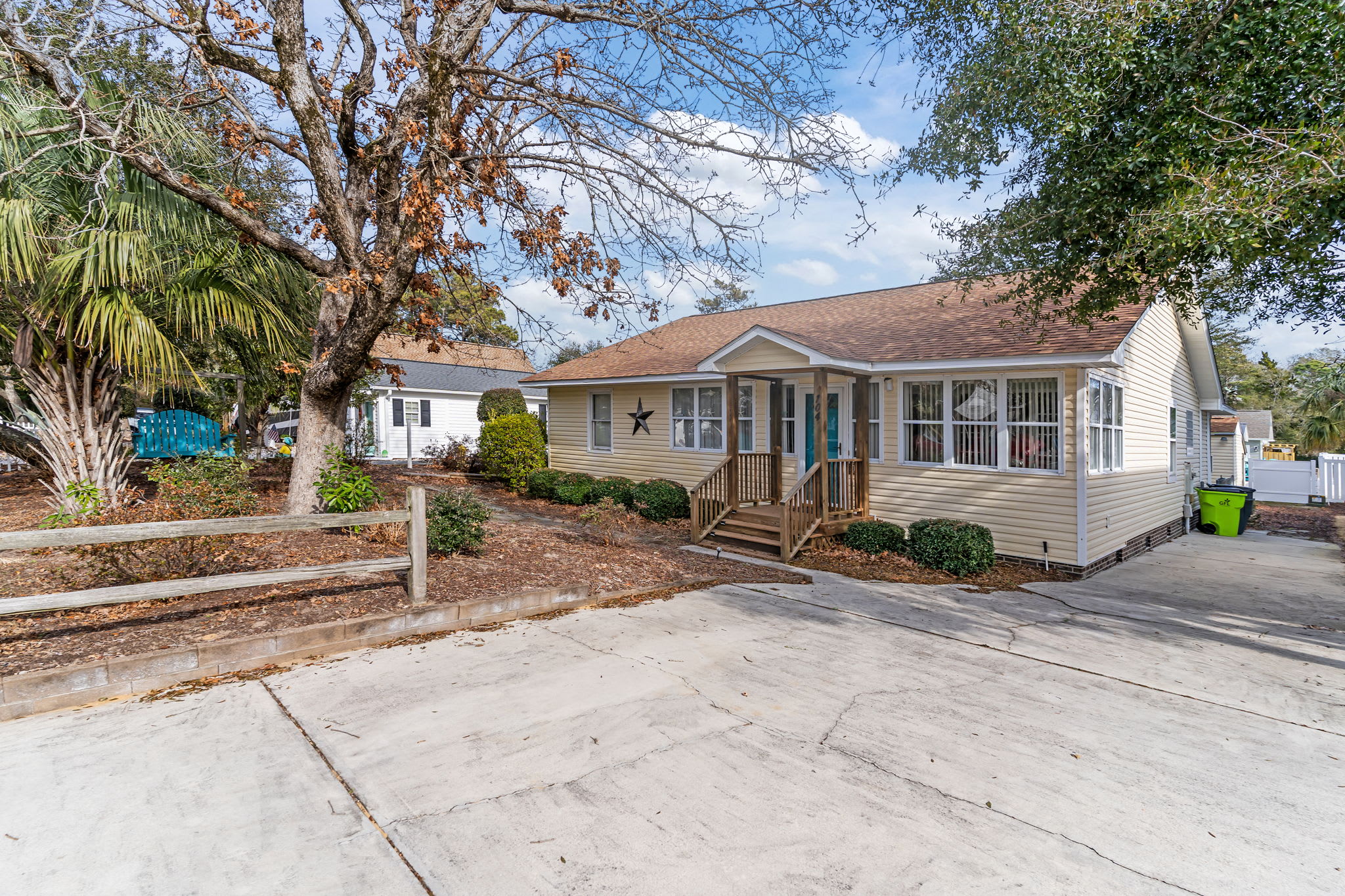 NE 38th Street Dog Friendly Star Spangled Manor | Photo 12