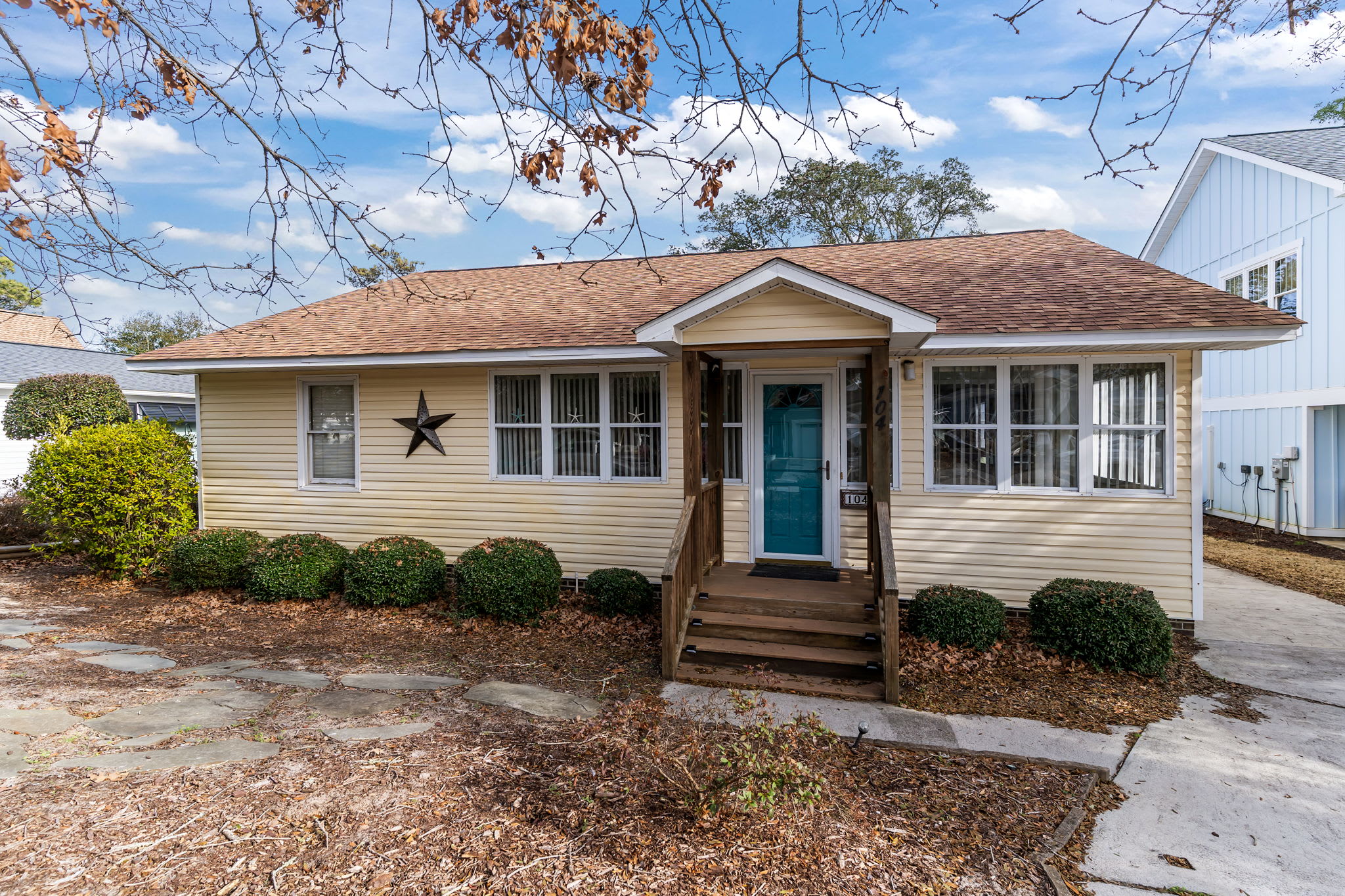 Featured Property NE 38th Street Dog Friendly Star Spangled Manor