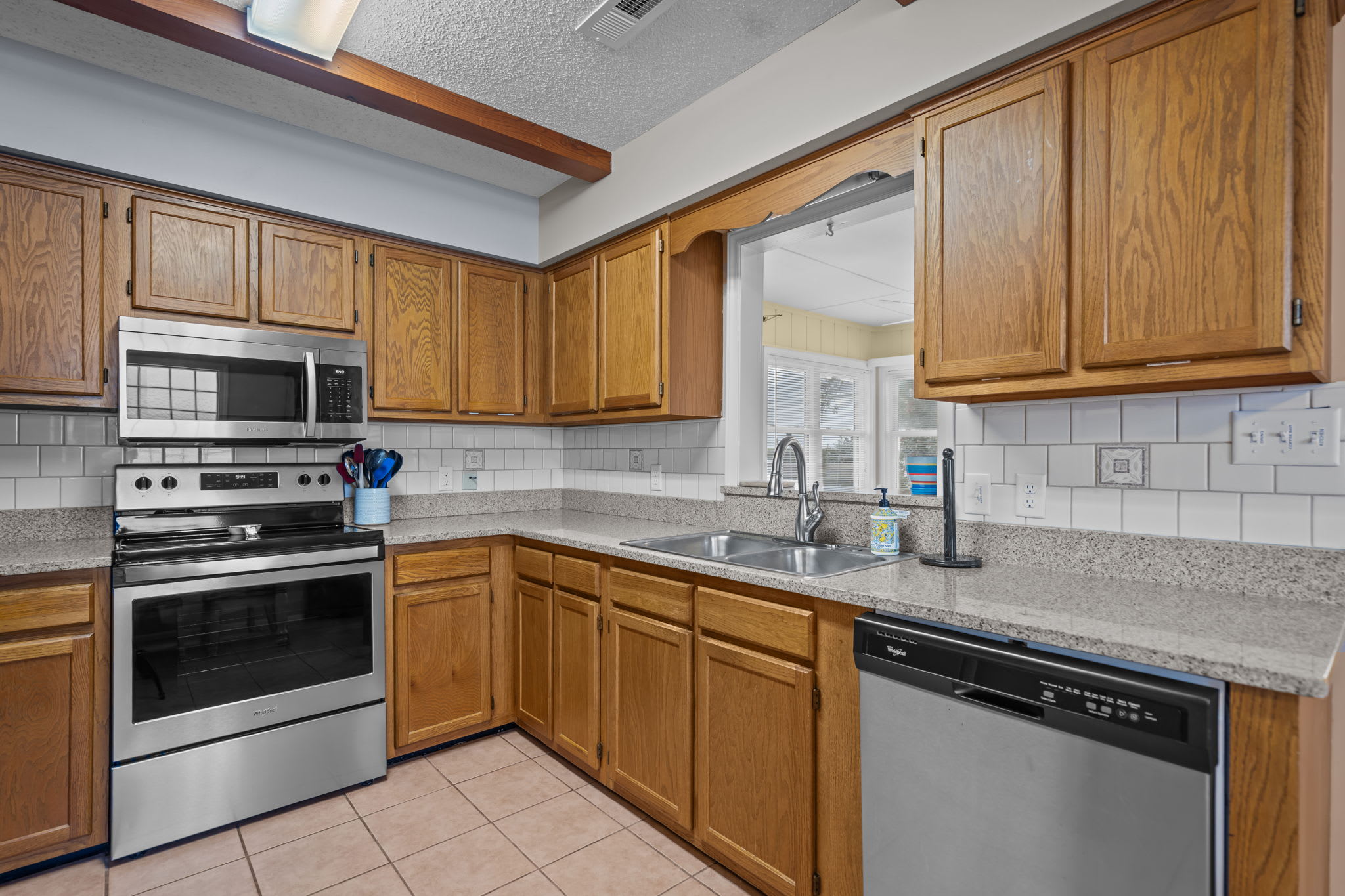 NE 38th Street Dog Friendly Star Spangled Manor | Photo 27