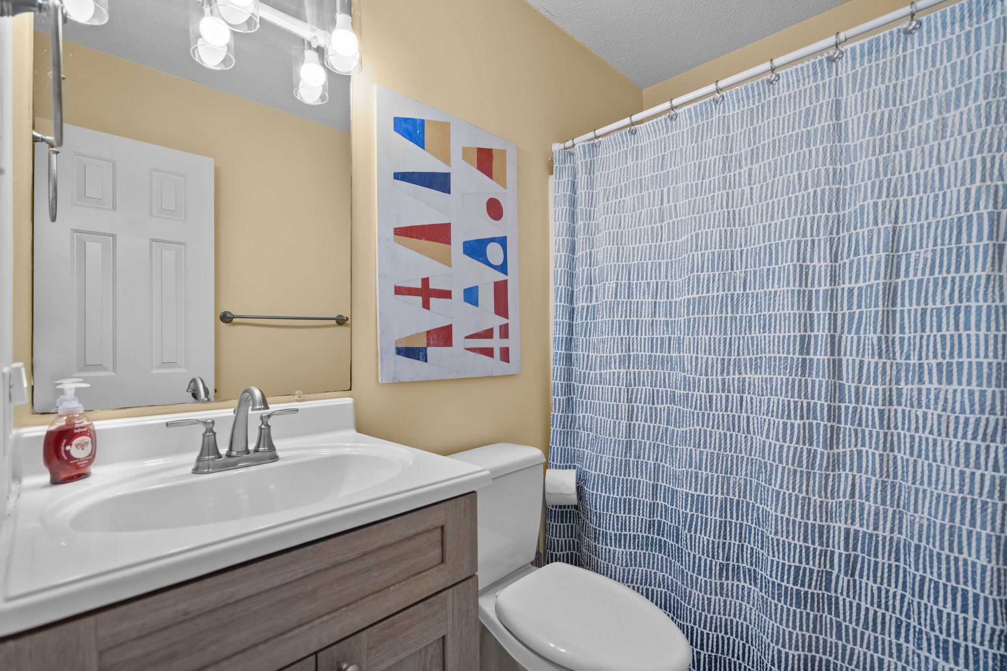 NE 38th Street Dog Friendly Star Spangled Manor | Photo 36