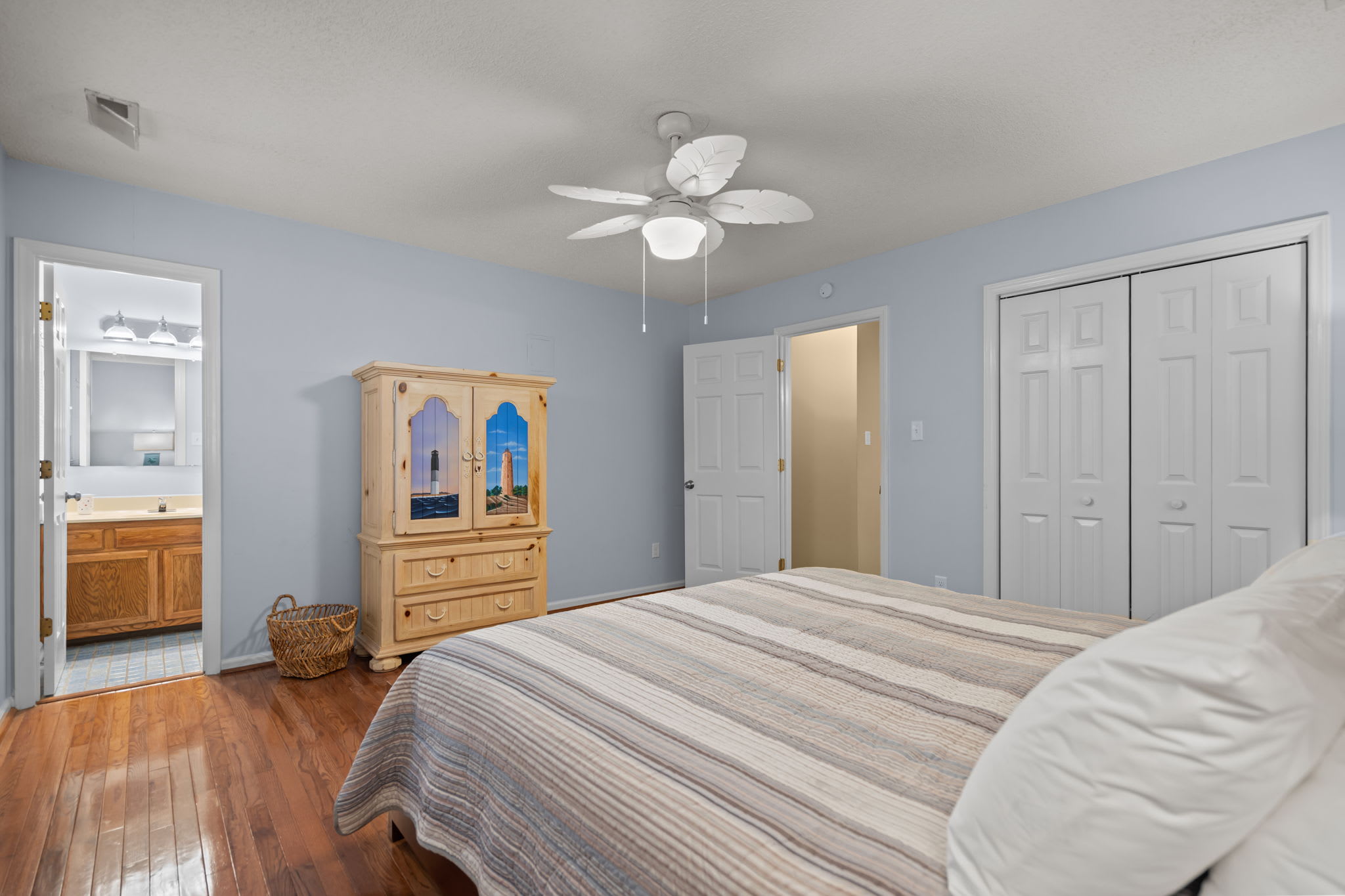 NE 38th Street Dog Friendly Star Spangled Manor | Photo 40