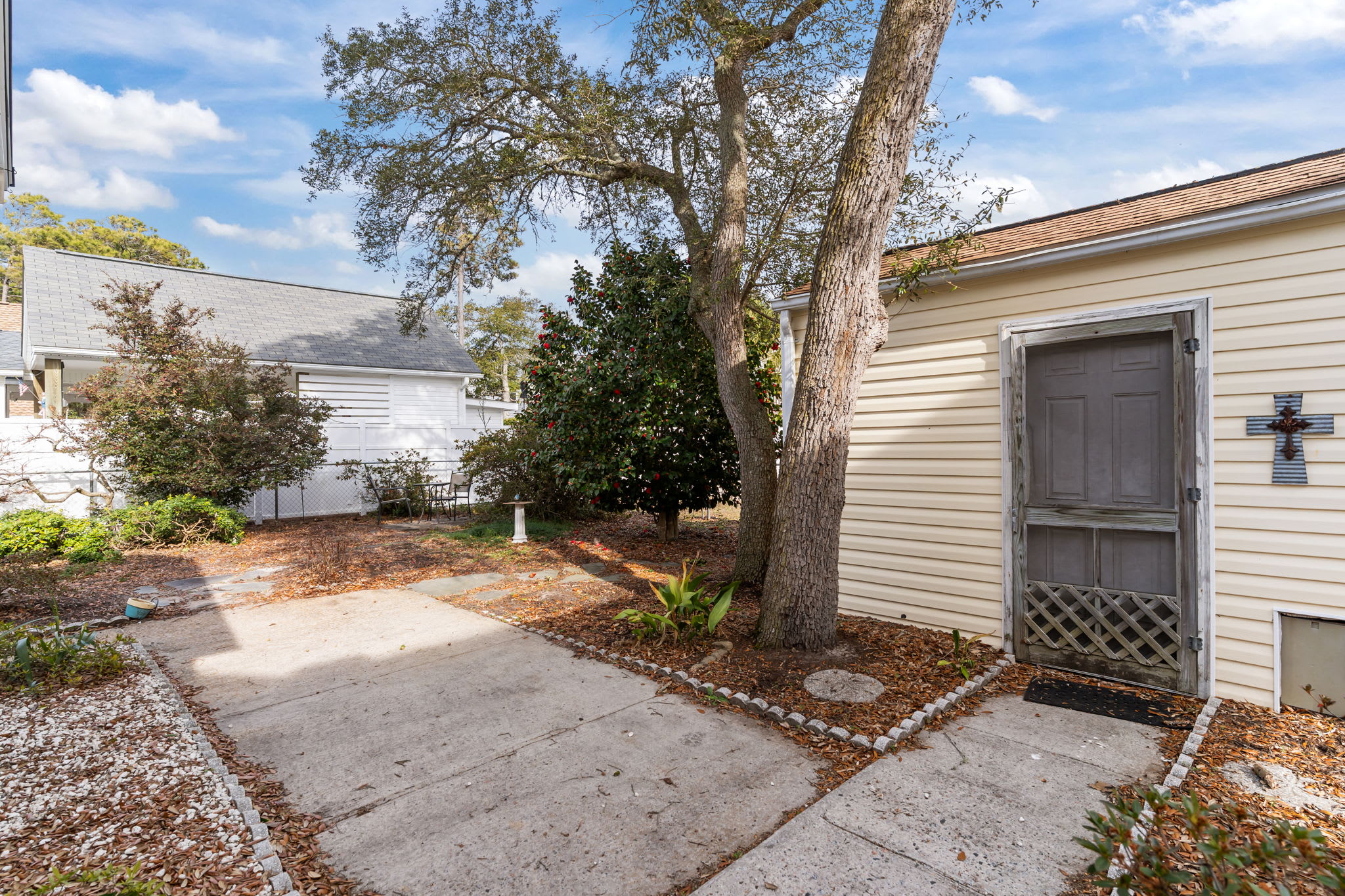 NE 38th Street Dog Friendly Star Spangled Manor | Photo 47