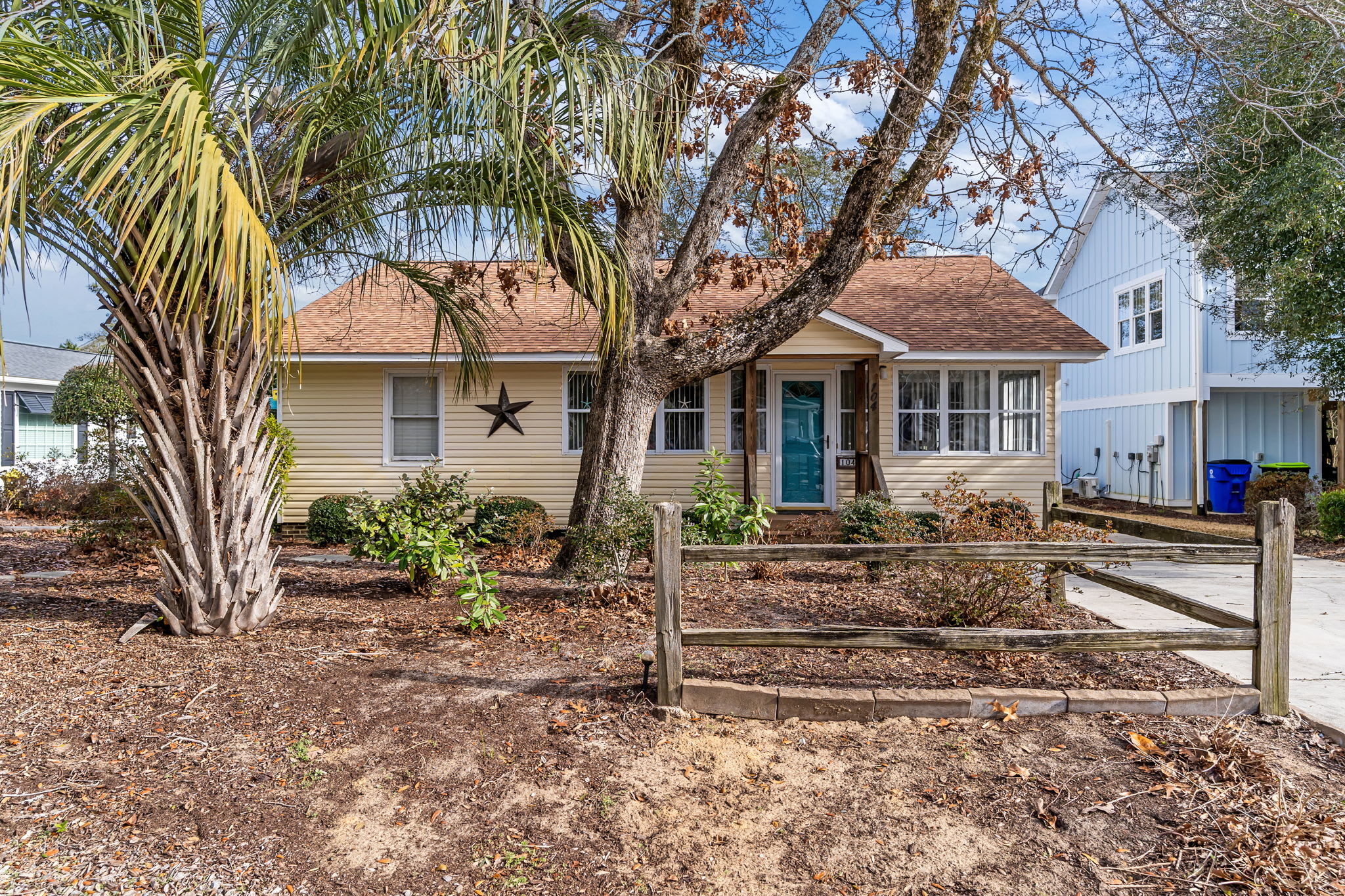 NE 38th Street Dog Friendly Star Spangled Manor | Photo 52