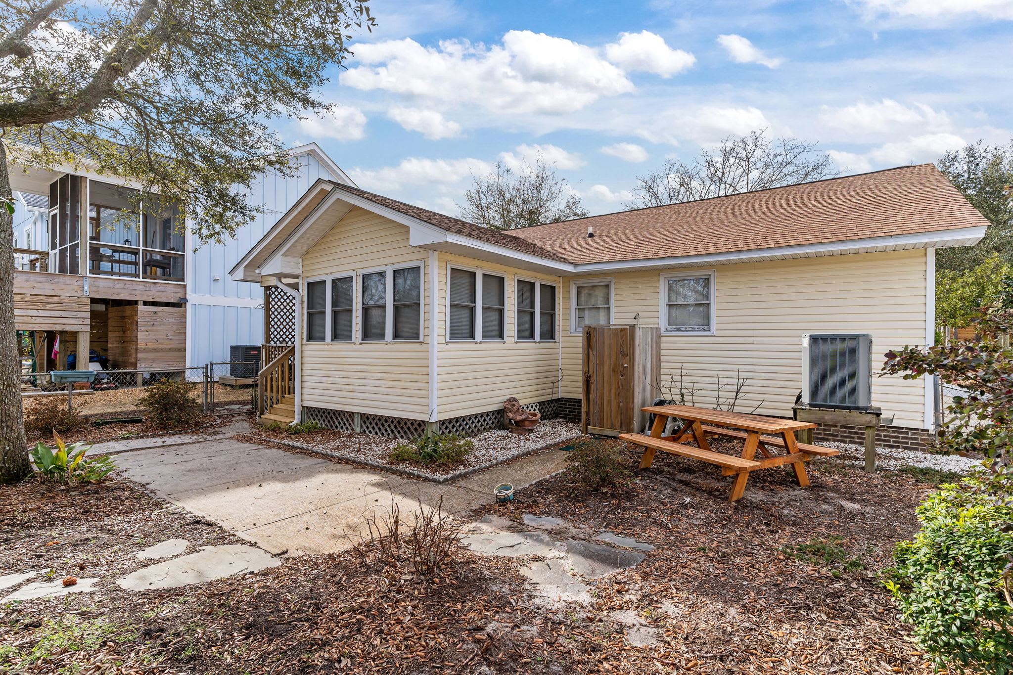 NE 38th Street Dog Friendly Star Spangled Manor | Photo 53