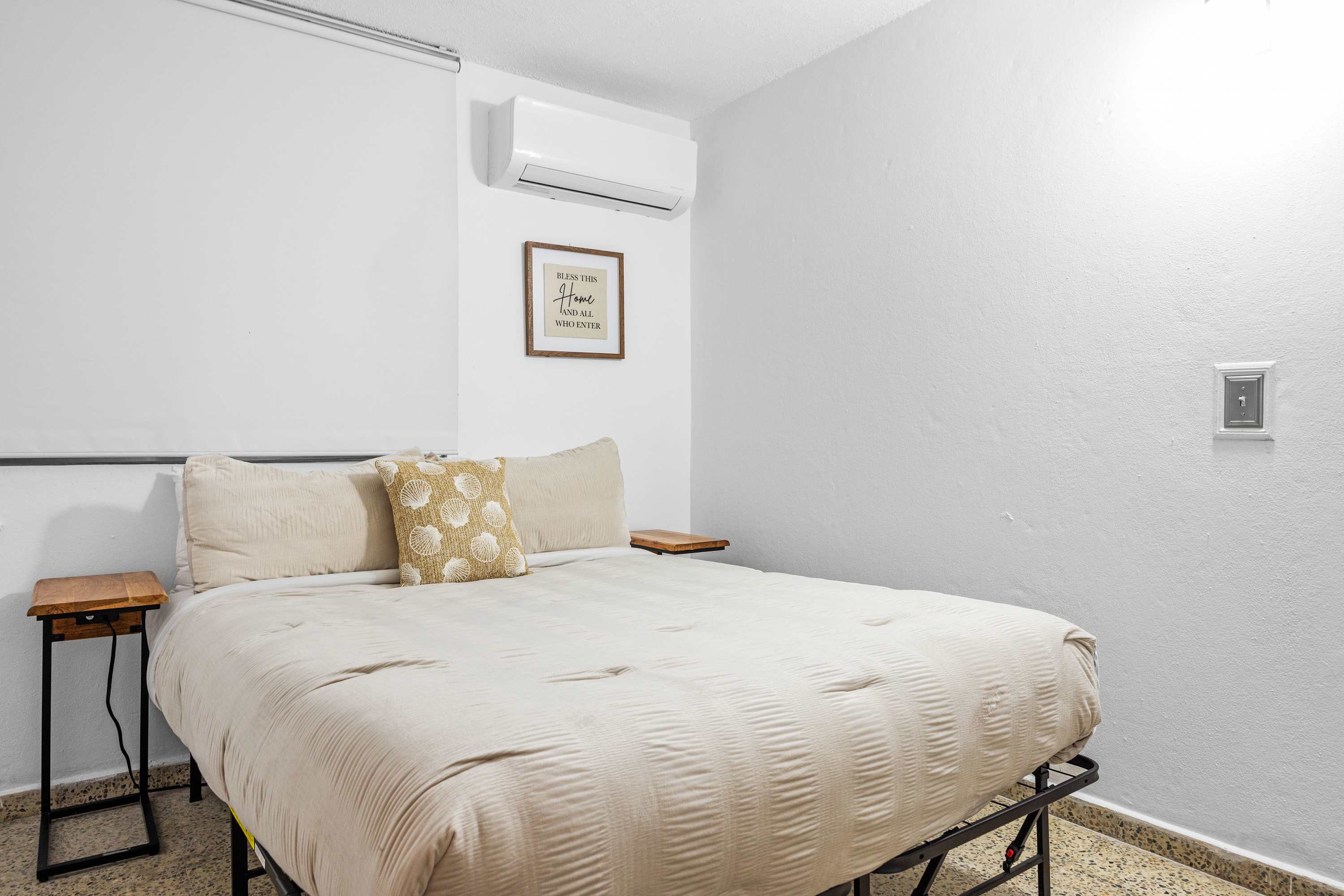 Chic Airport Studio | Reliable Wi-Fi | Solo & Couple Friendly | PR Hub