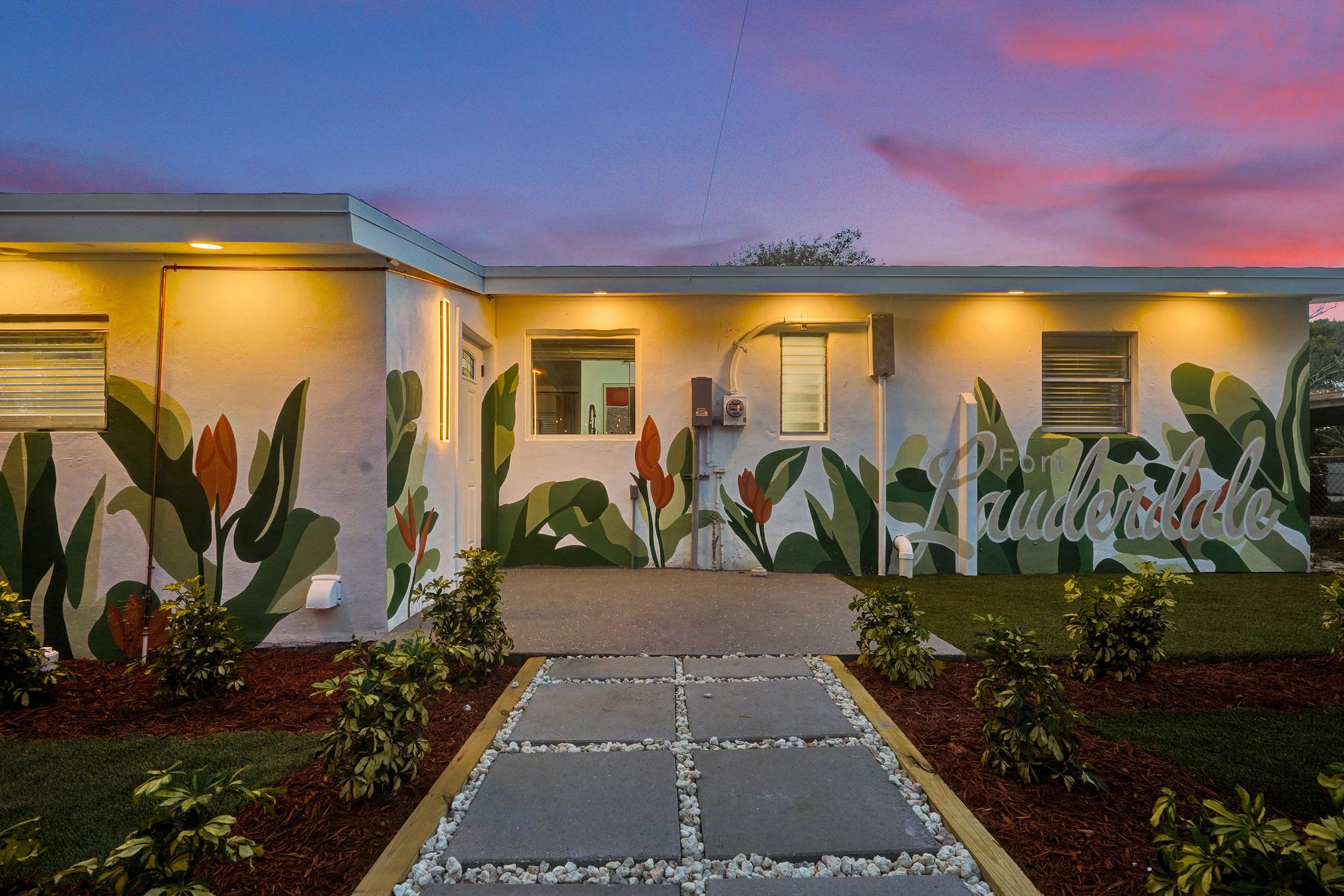 Modern Retreat w/ Cold Plunge + Free Parking+ 15 to the Beach