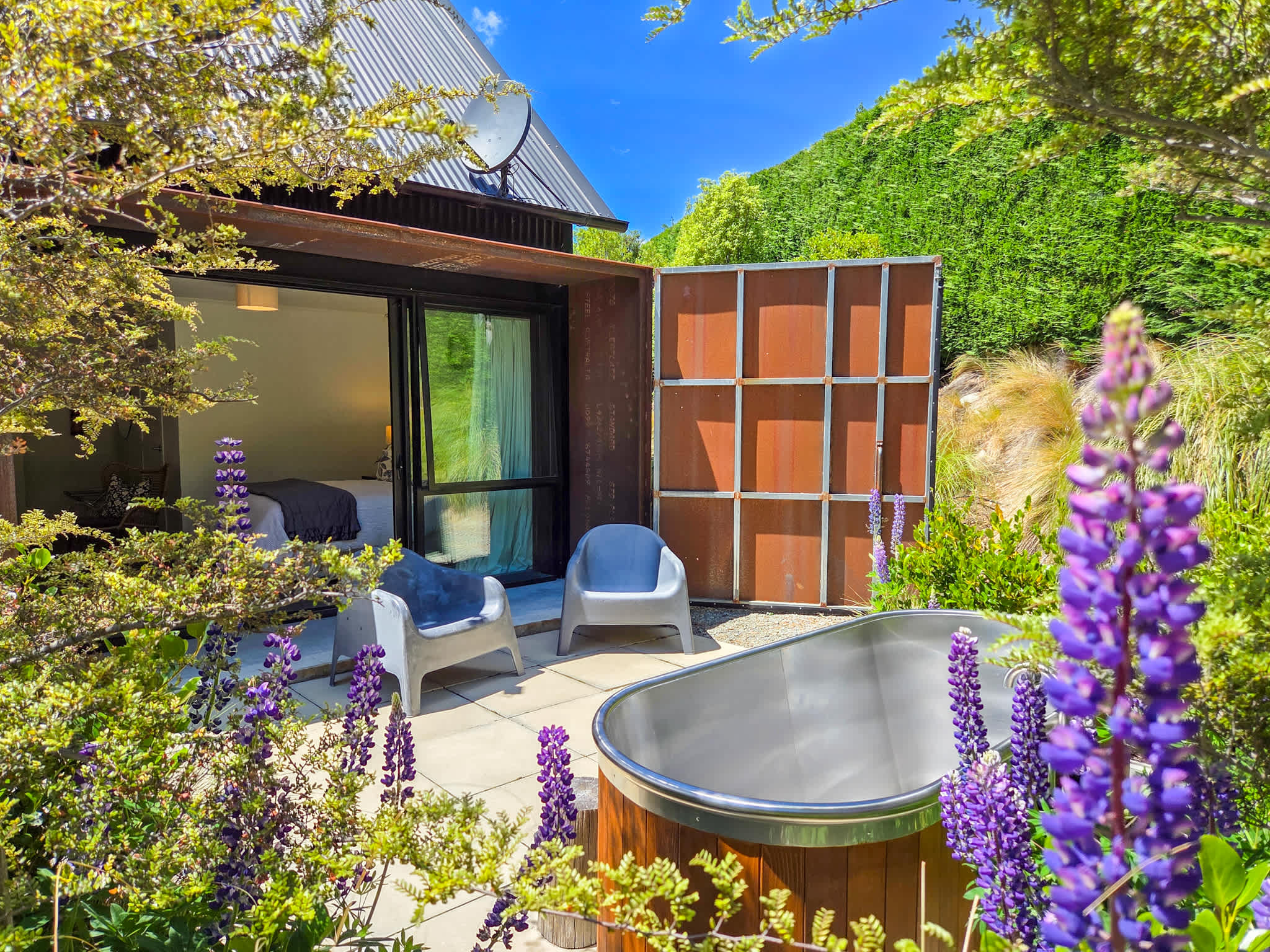 The Black House | Horizon Retreat | Private Outdoor Tub