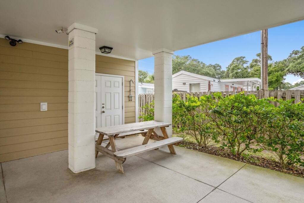 Coral Coast Beach House w Pool