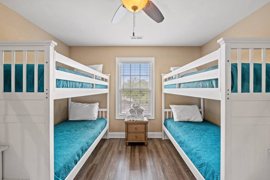 Coral Coast Beach House w Pool