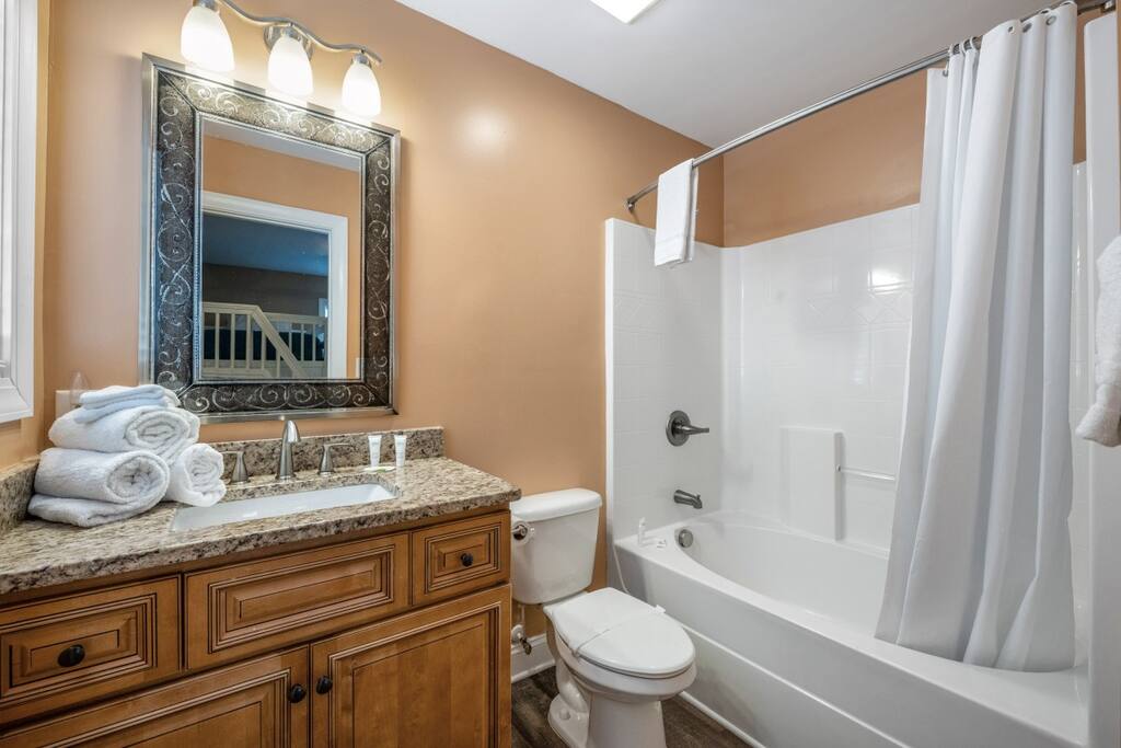 Coral Coast Beach House w Pool