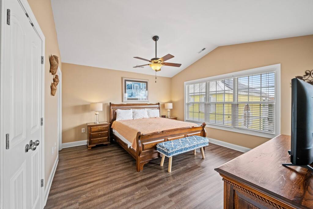 Coral Coast Beach House w Pool