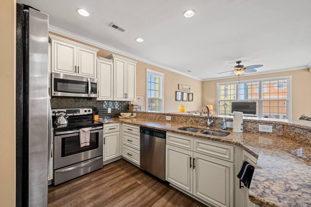 Coral Coast Beach House w Pool