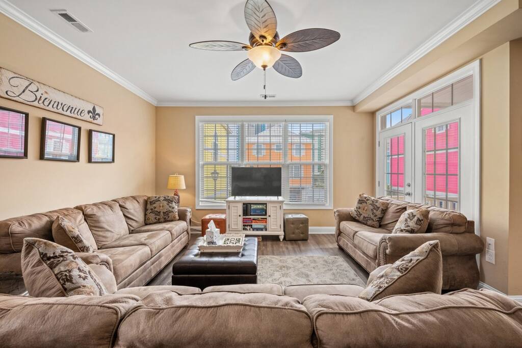 Coral Coast Beach House w Pool