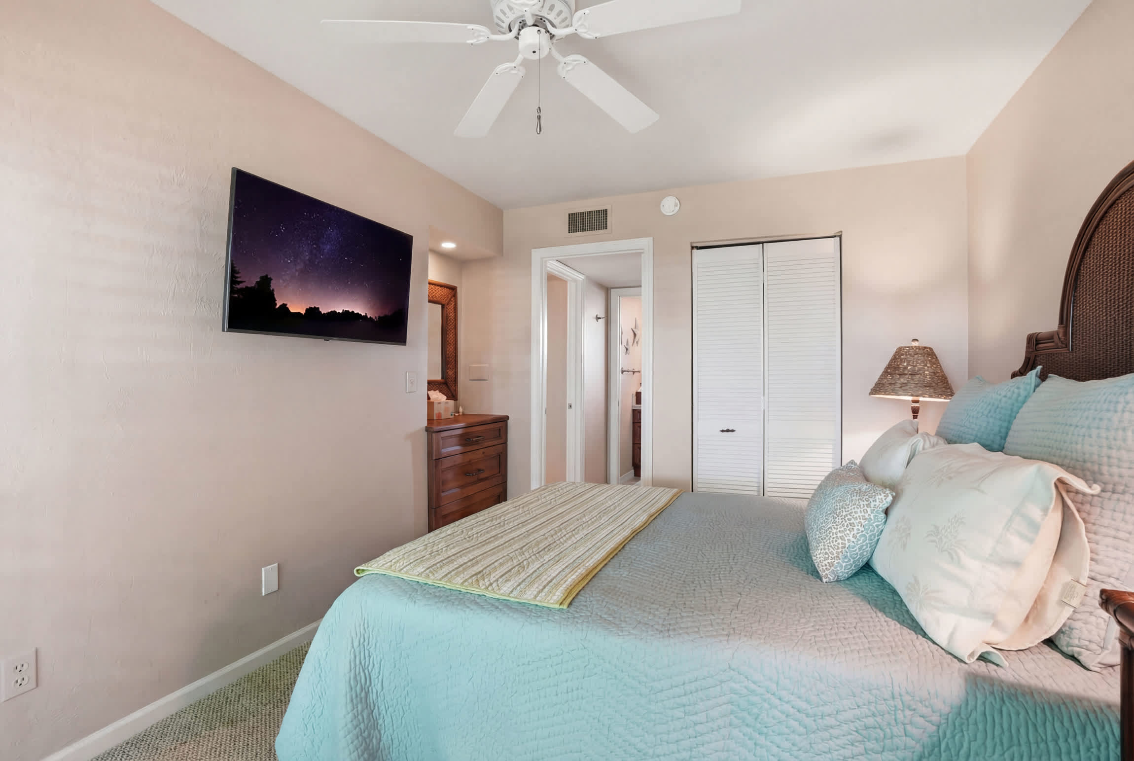 E 231 Deluxe Condo at Quiet End of Resort | Photo 21